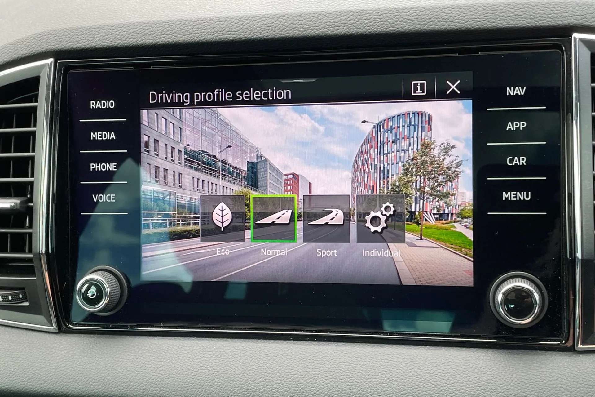2022 SKODA KAROQ 2022 SKODA KAROQ