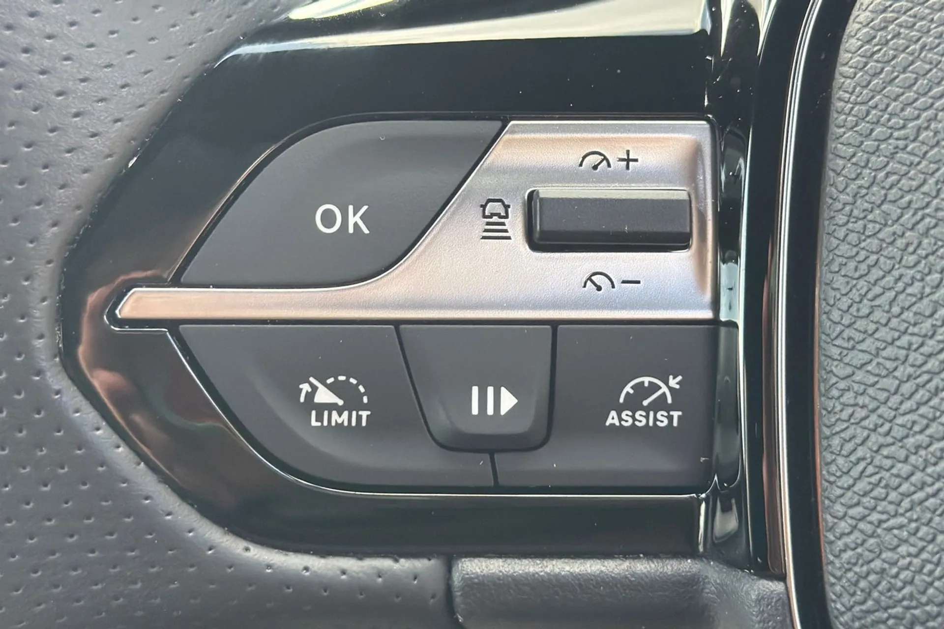 2024 PEUGEOT 408 2024 PEUGEOT 408