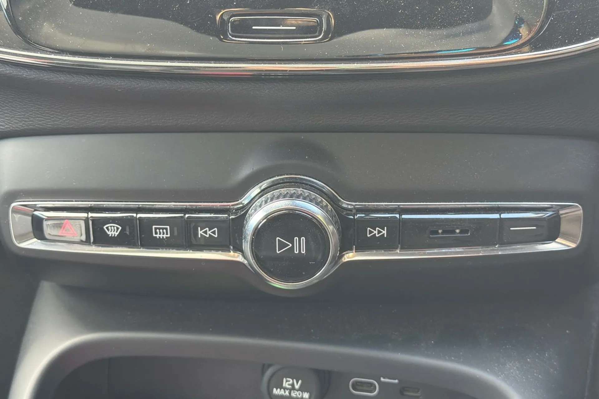 2022 VOLVO C40 2022 VOLVO C40