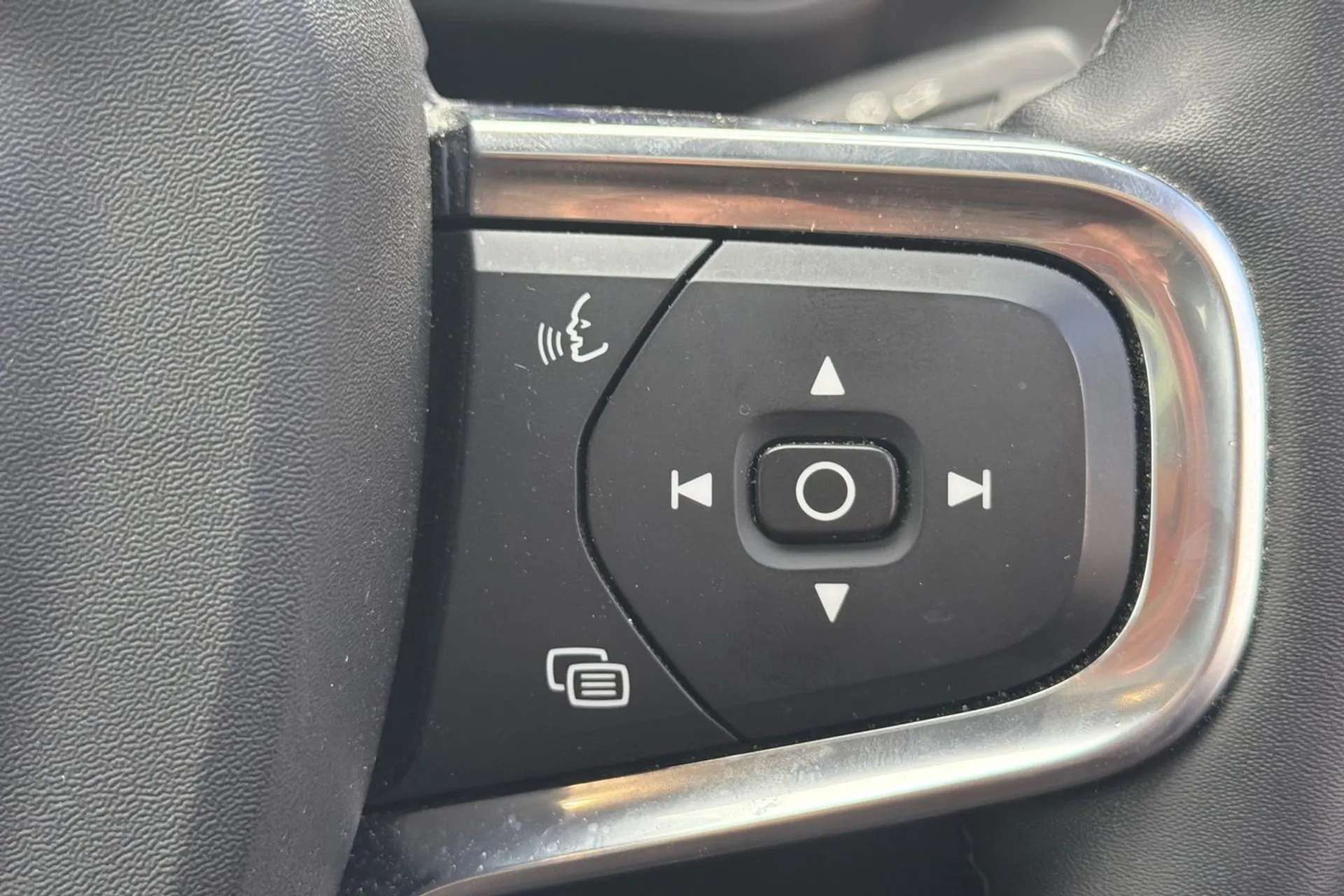 2022 VOLVO C40 2022 VOLVO C40