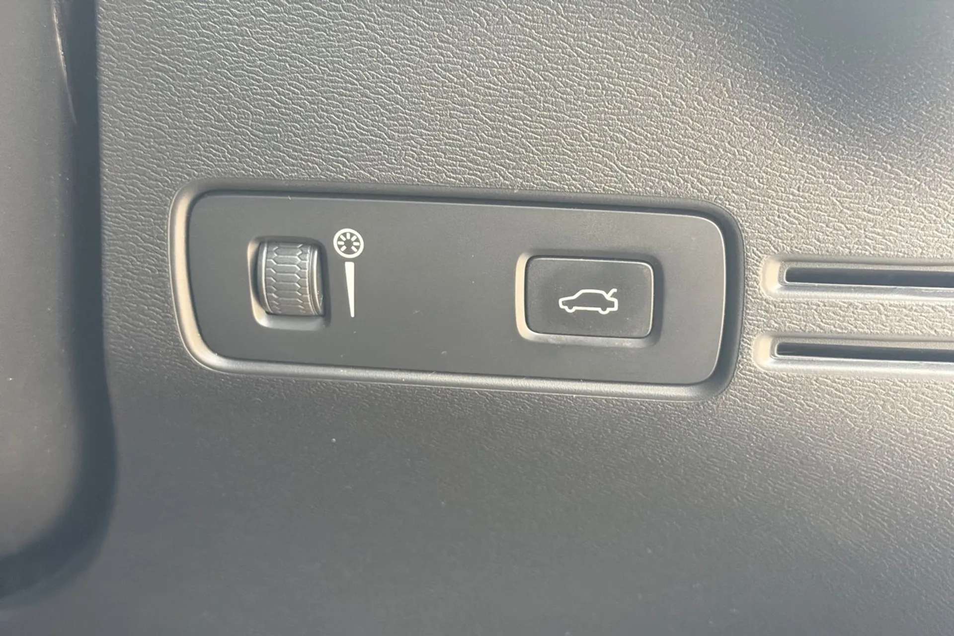 2022 VOLVO C40 2022 VOLVO C40