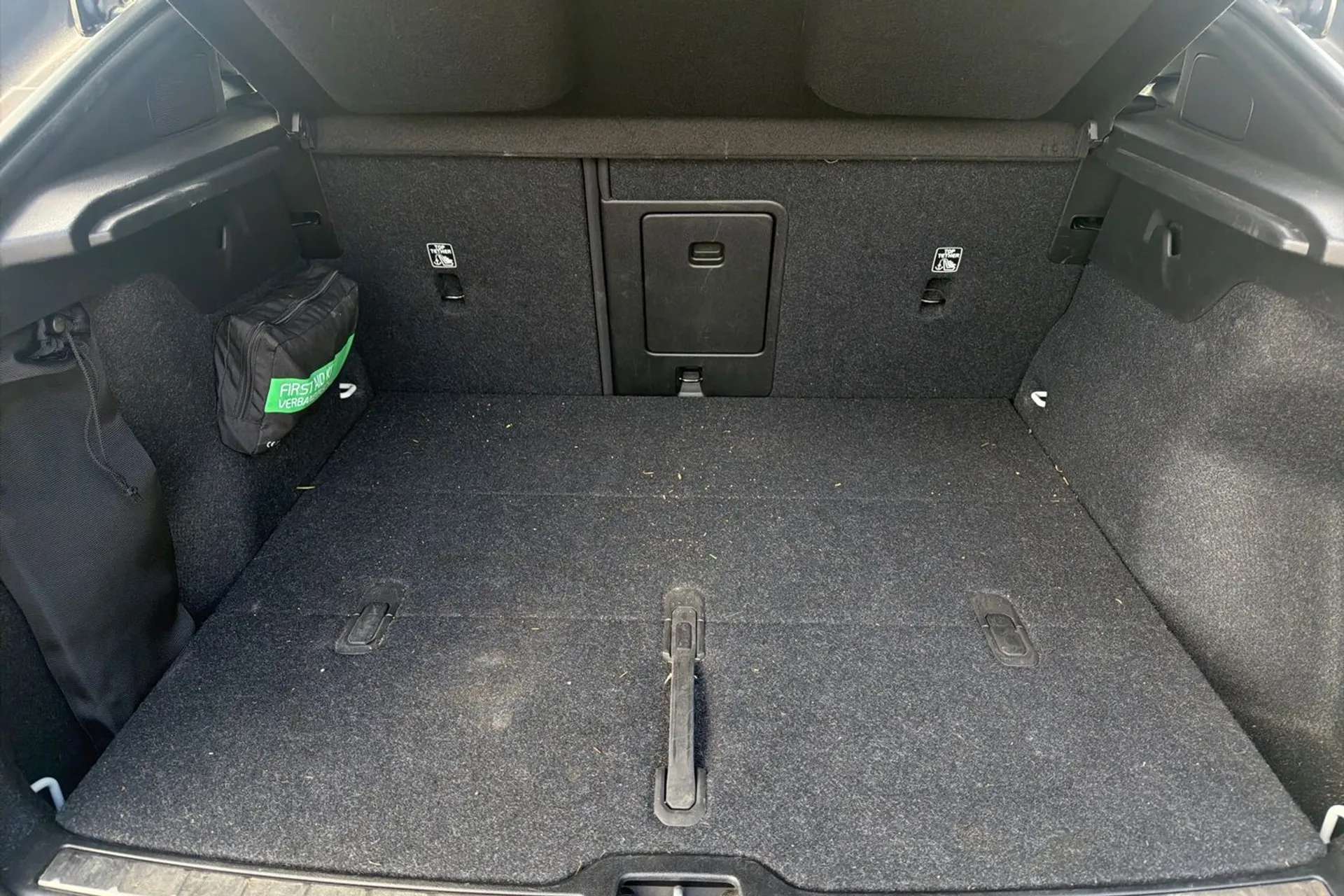 2022 VOLVO C40 2022 VOLVO C40
