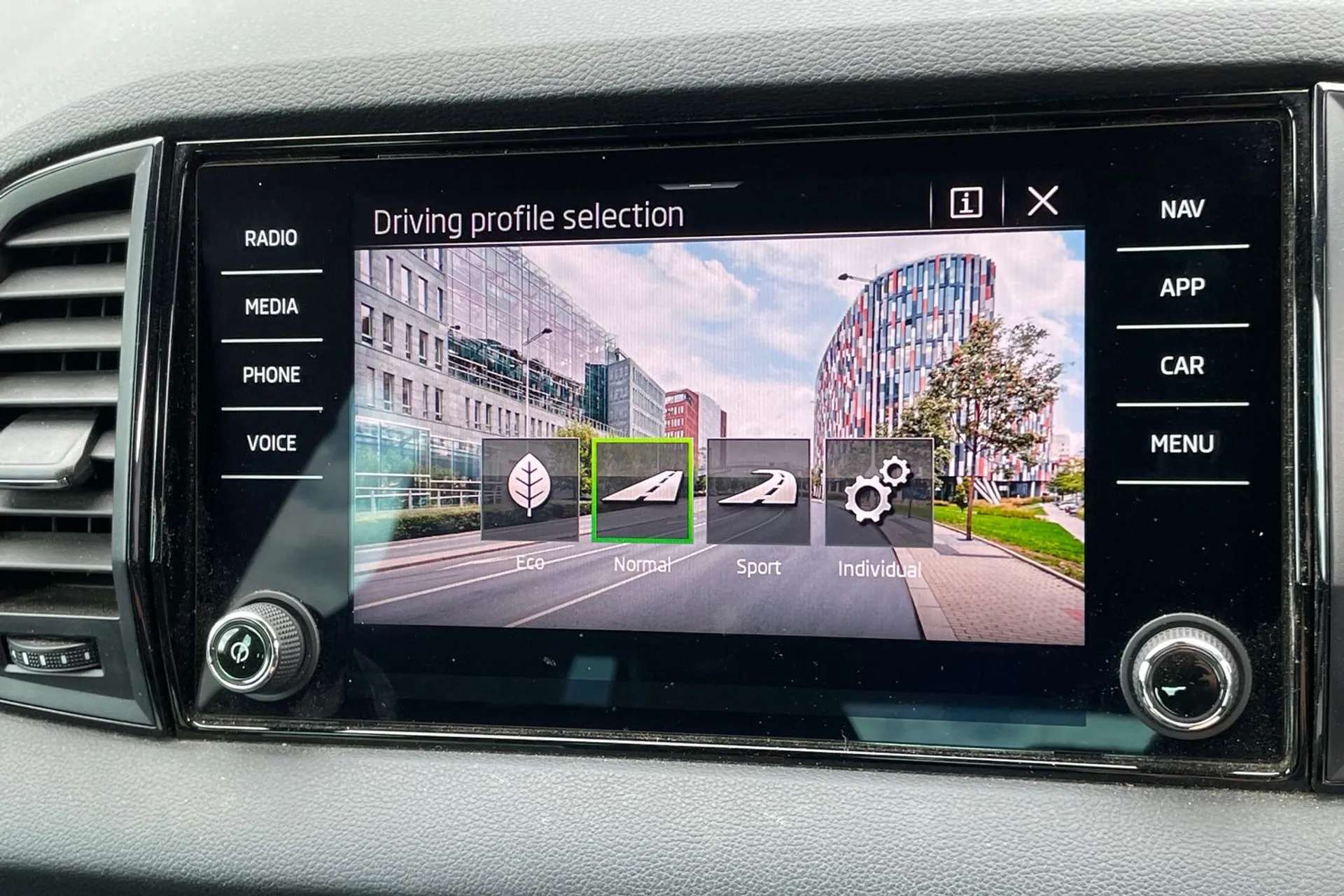2022 SKODA KAROQ 2022 SKODA KAROQ