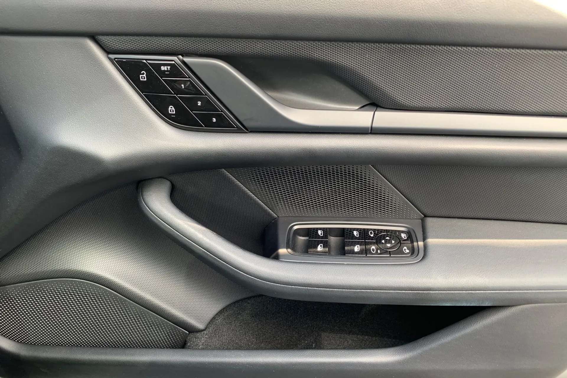2021 PORSCHE TAYCAN 2021 PORSCHE TAYCAN