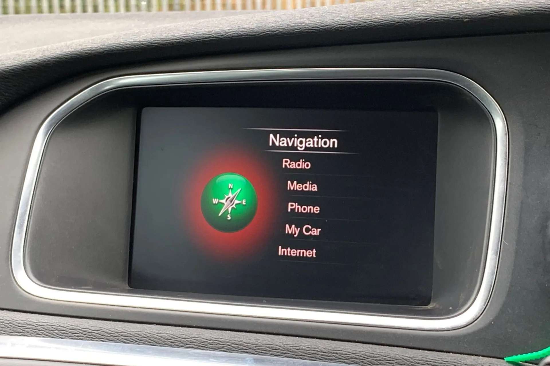 2017 VOLVO V40 2017 VOLVO V40