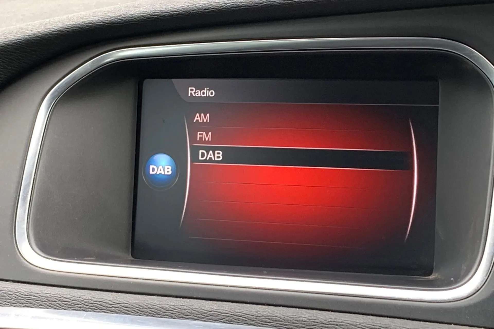 2017 VOLVO V40 2017 VOLVO V40