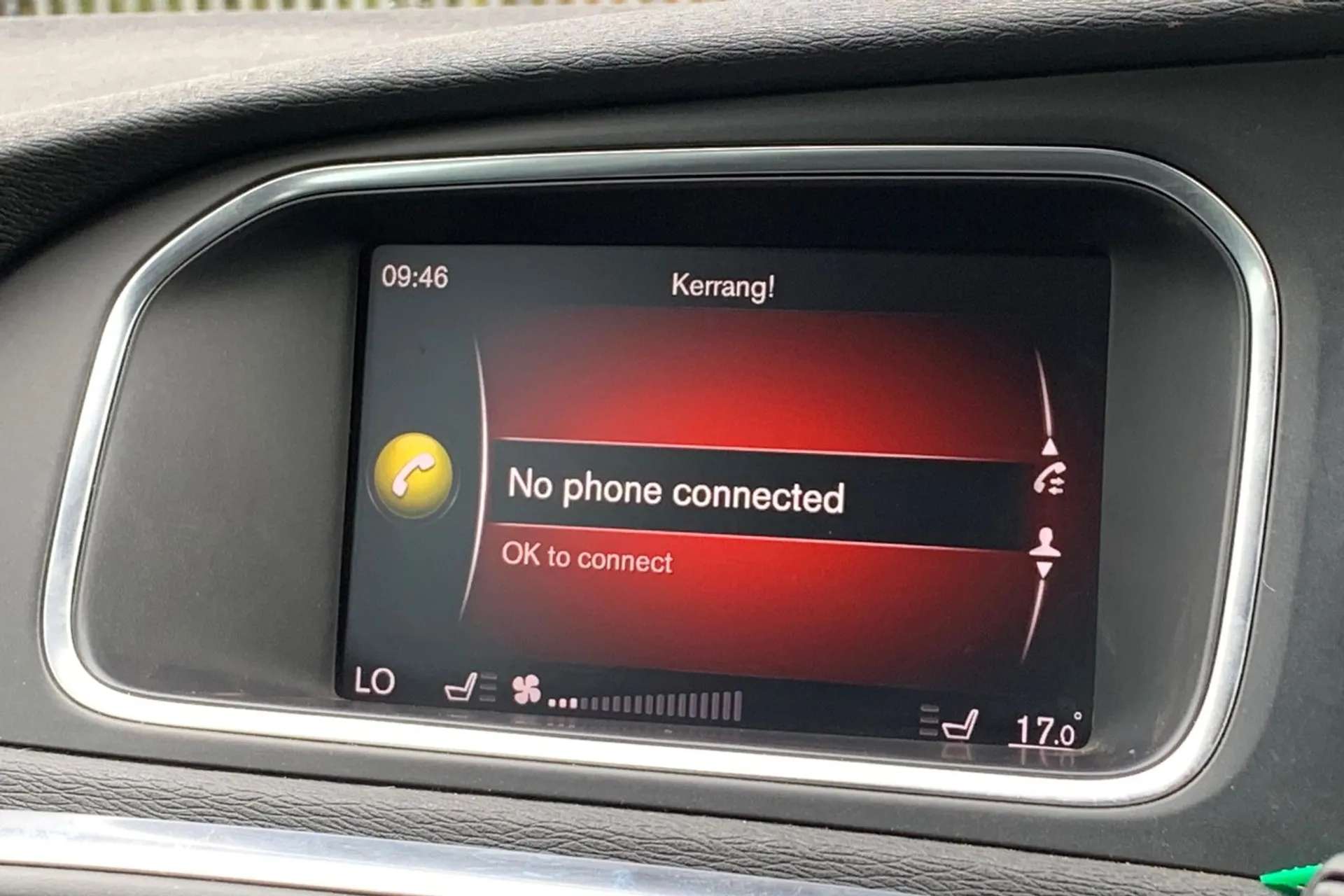 2017 VOLVO V40 2017 VOLVO V40