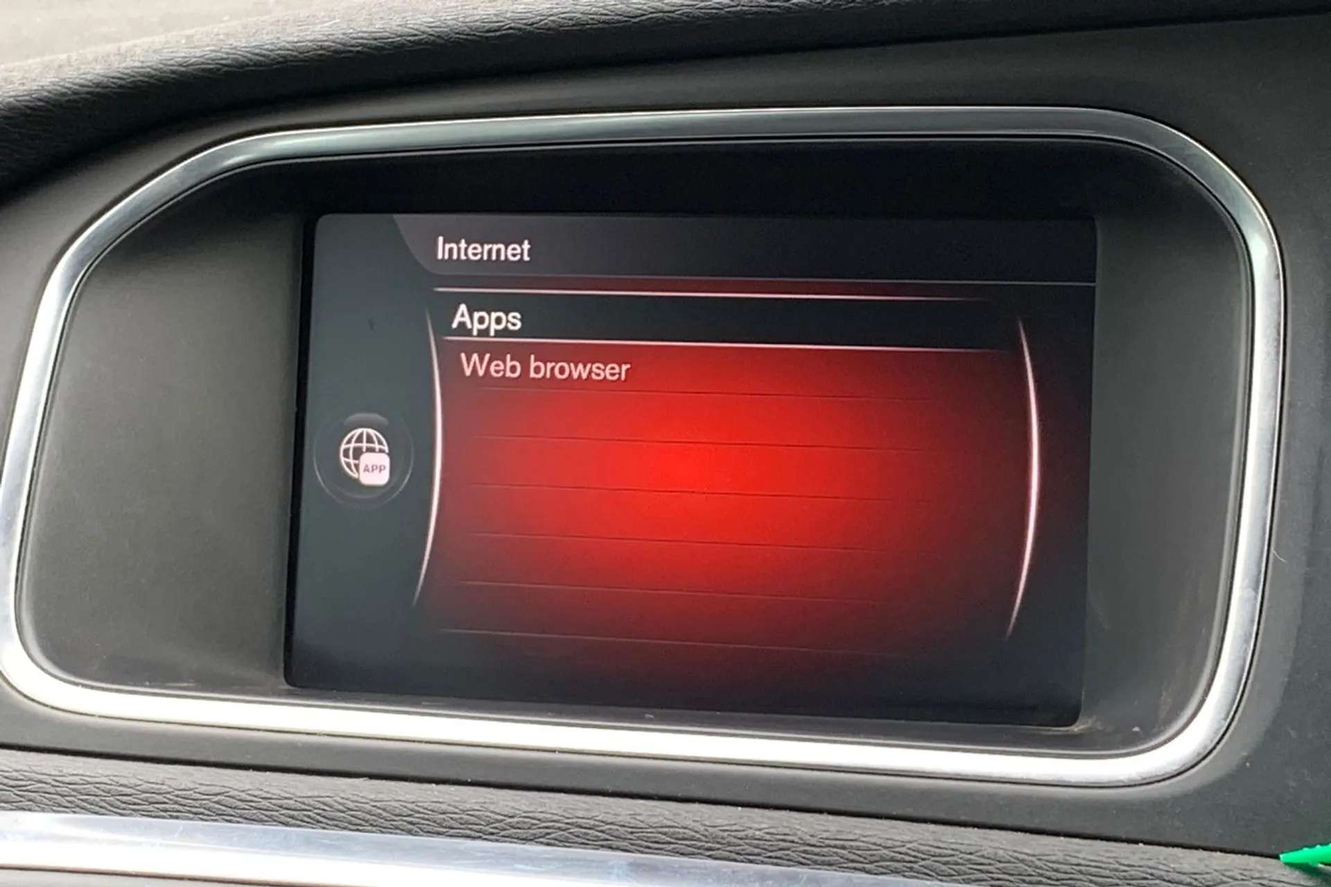 2017 VOLVO V40 2017 VOLVO V40