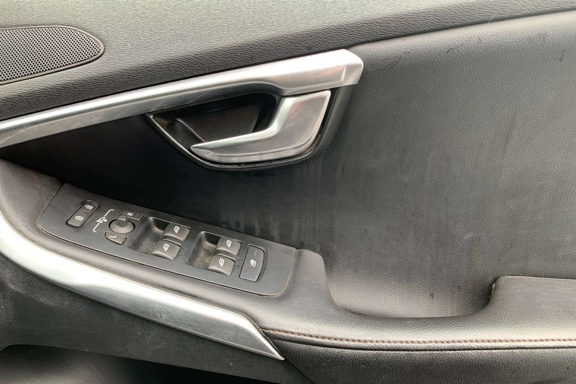 2017 VOLVO V40 2017 VOLVO V40