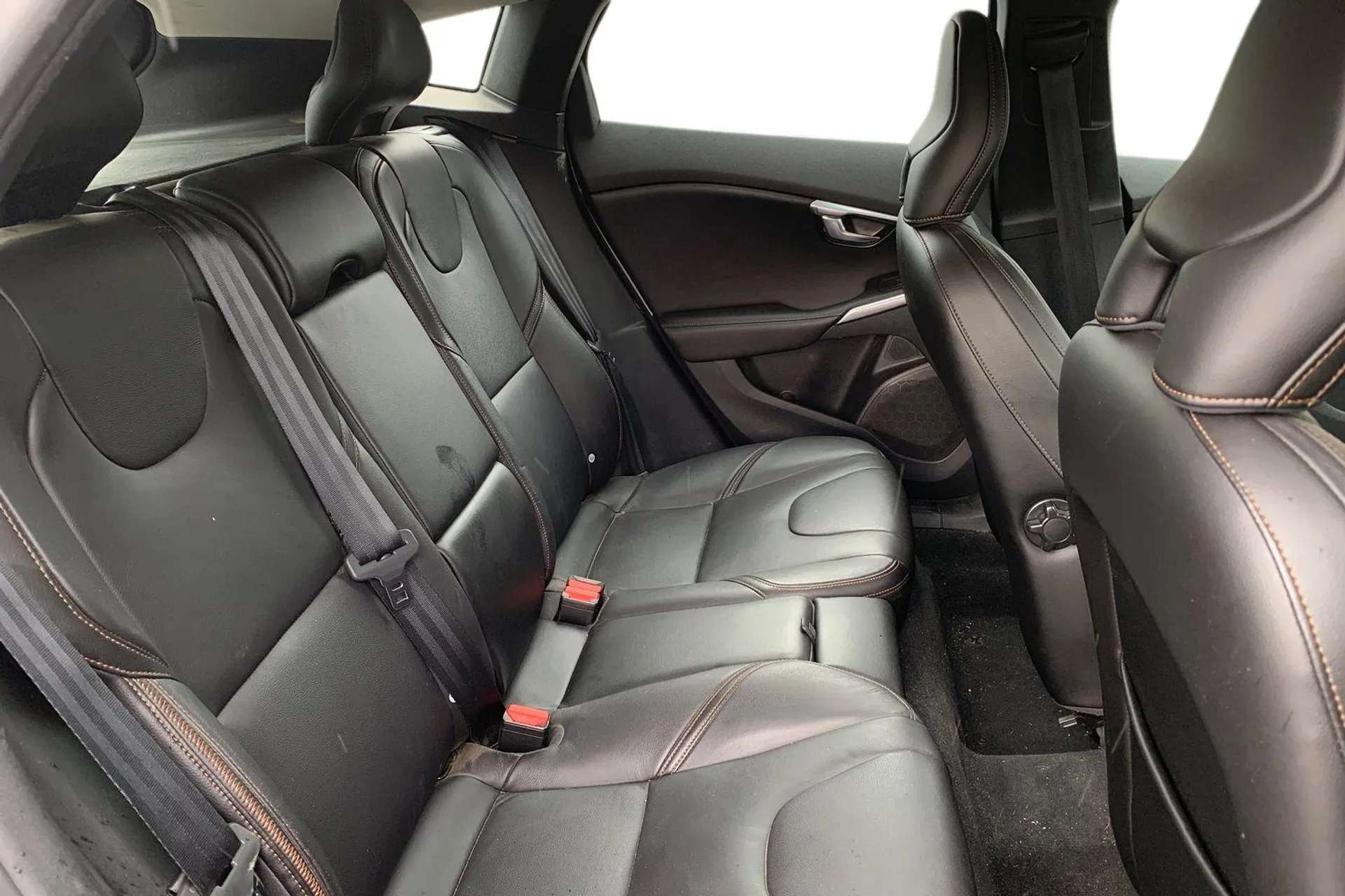 2017 VOLVO V40 2017 VOLVO V40
