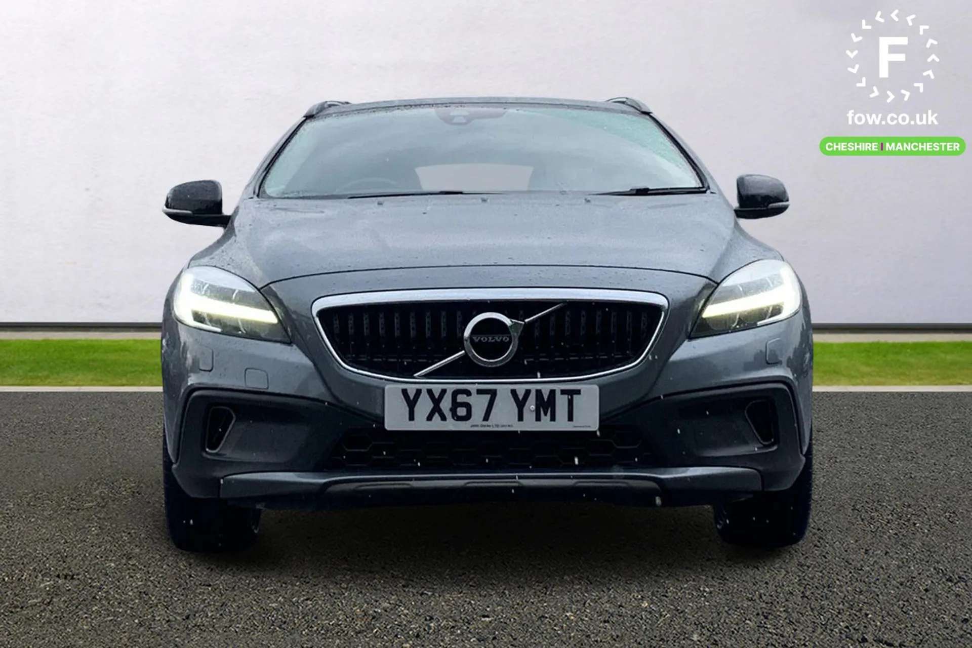 2017 VOLVO V40 2017 VOLVO V40