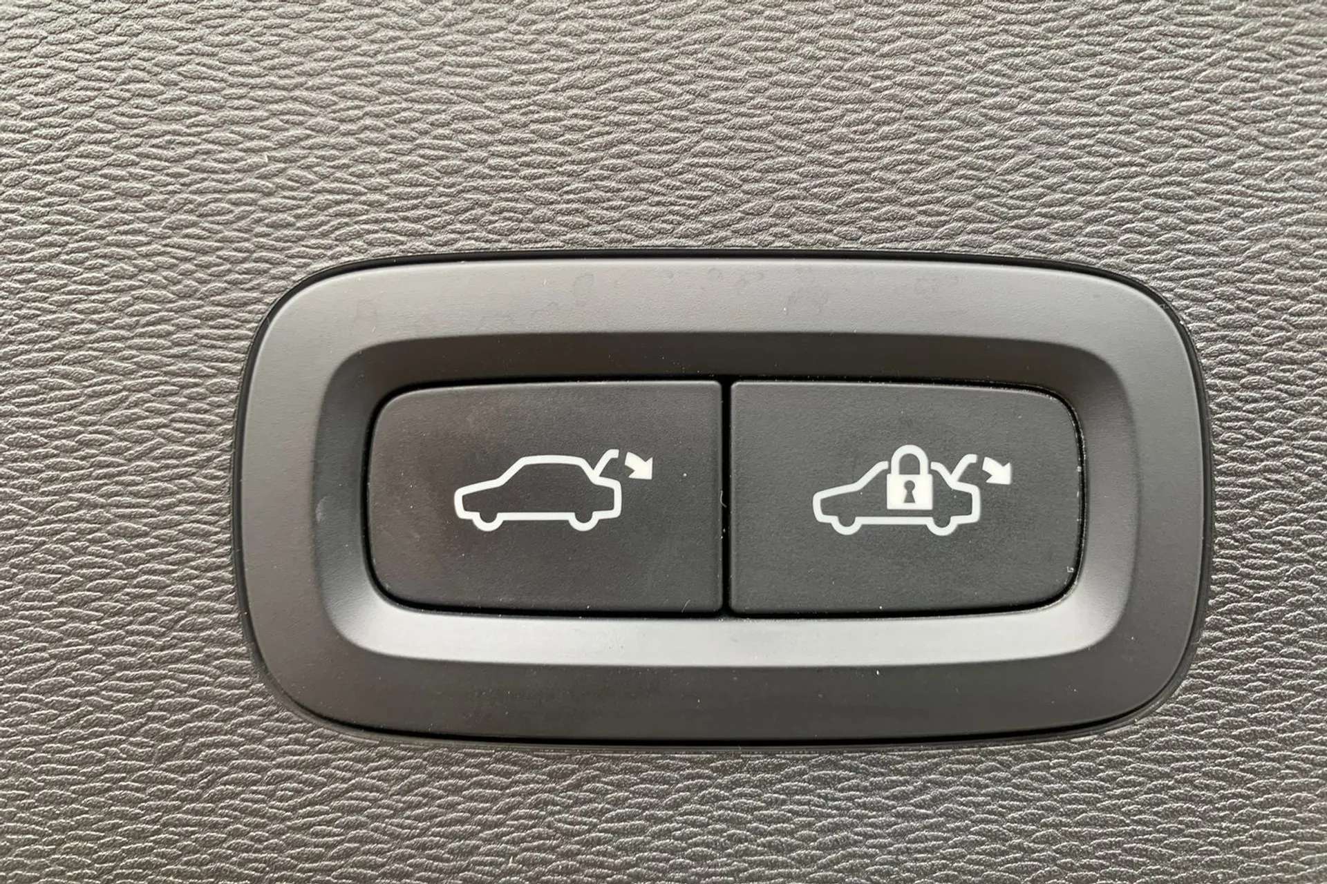 2022 VOLVO C40 2022 VOLVO C40