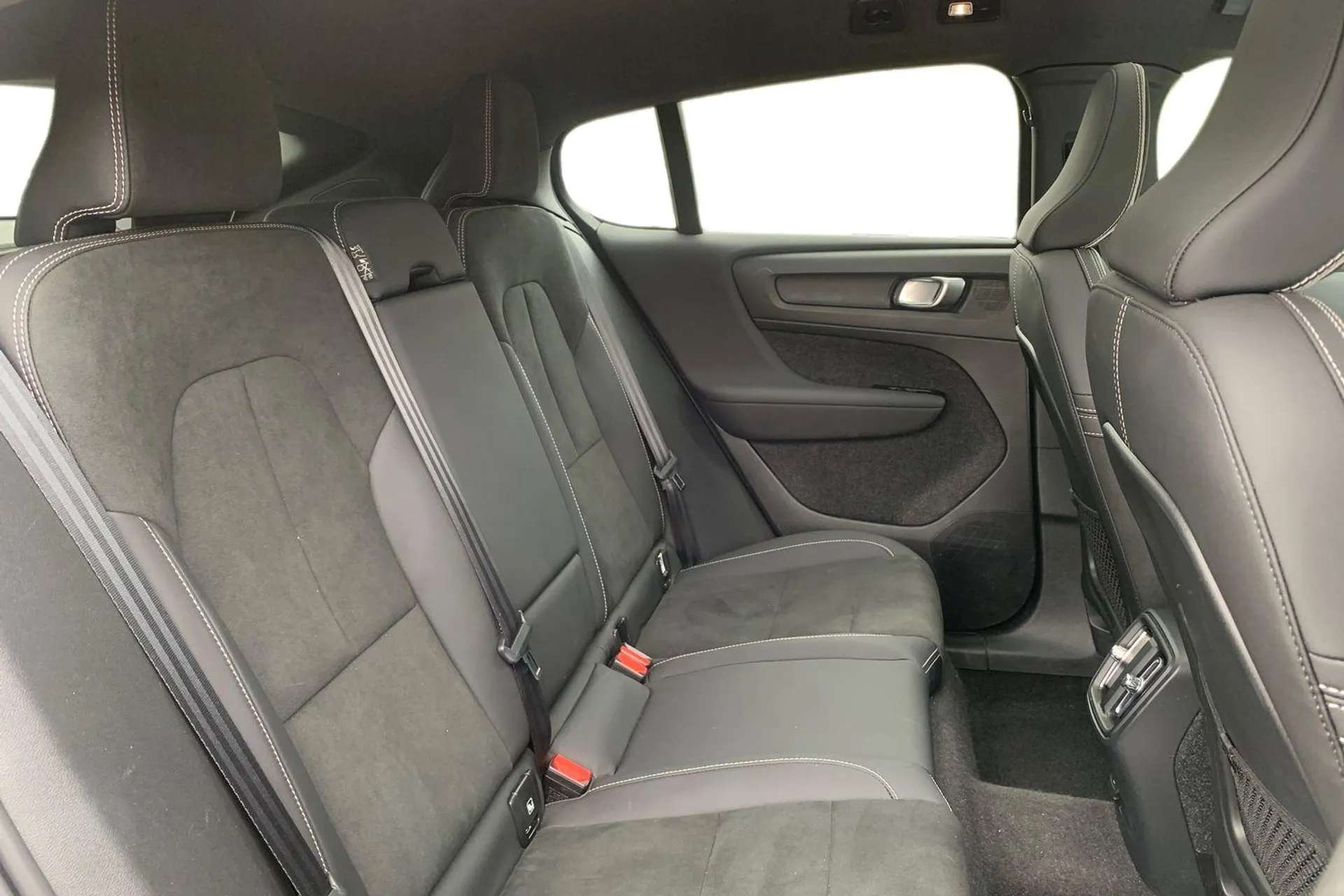 2022 VOLVO C40 2022 VOLVO C40