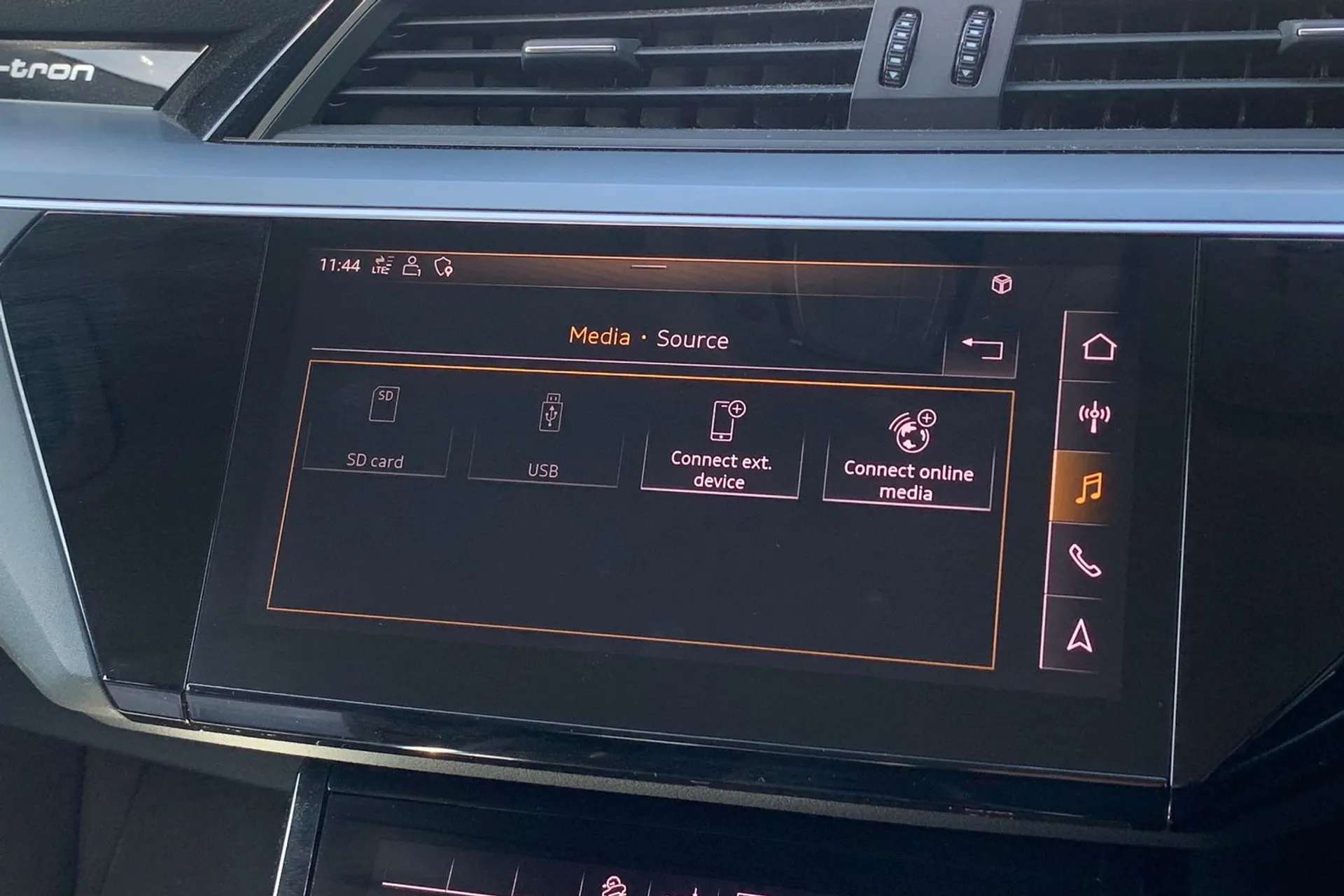 2020 AUDI E-TRON 2020 AUDI E-TRON