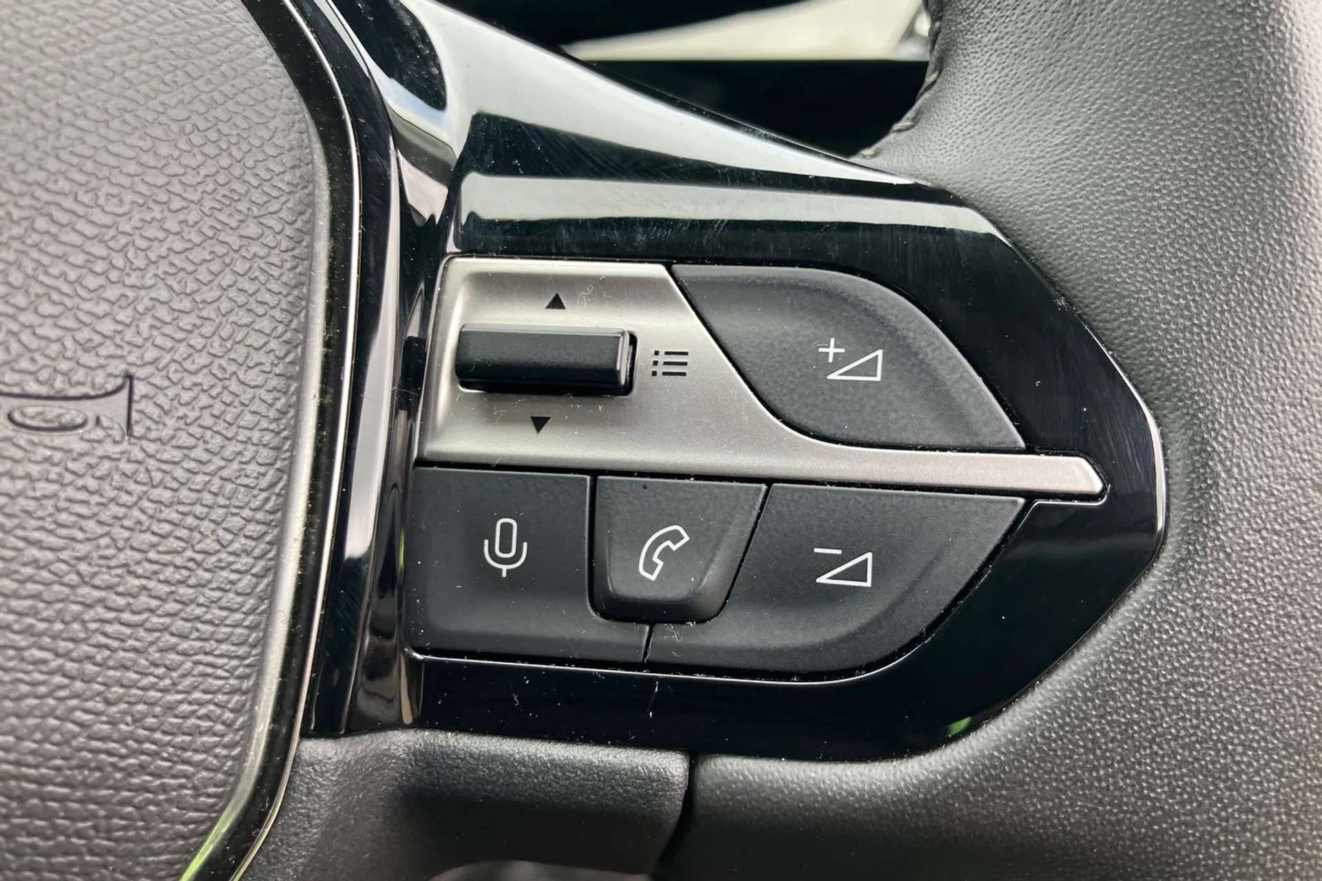 2023 PEUGEOT 408 2023 PEUGEOT 408