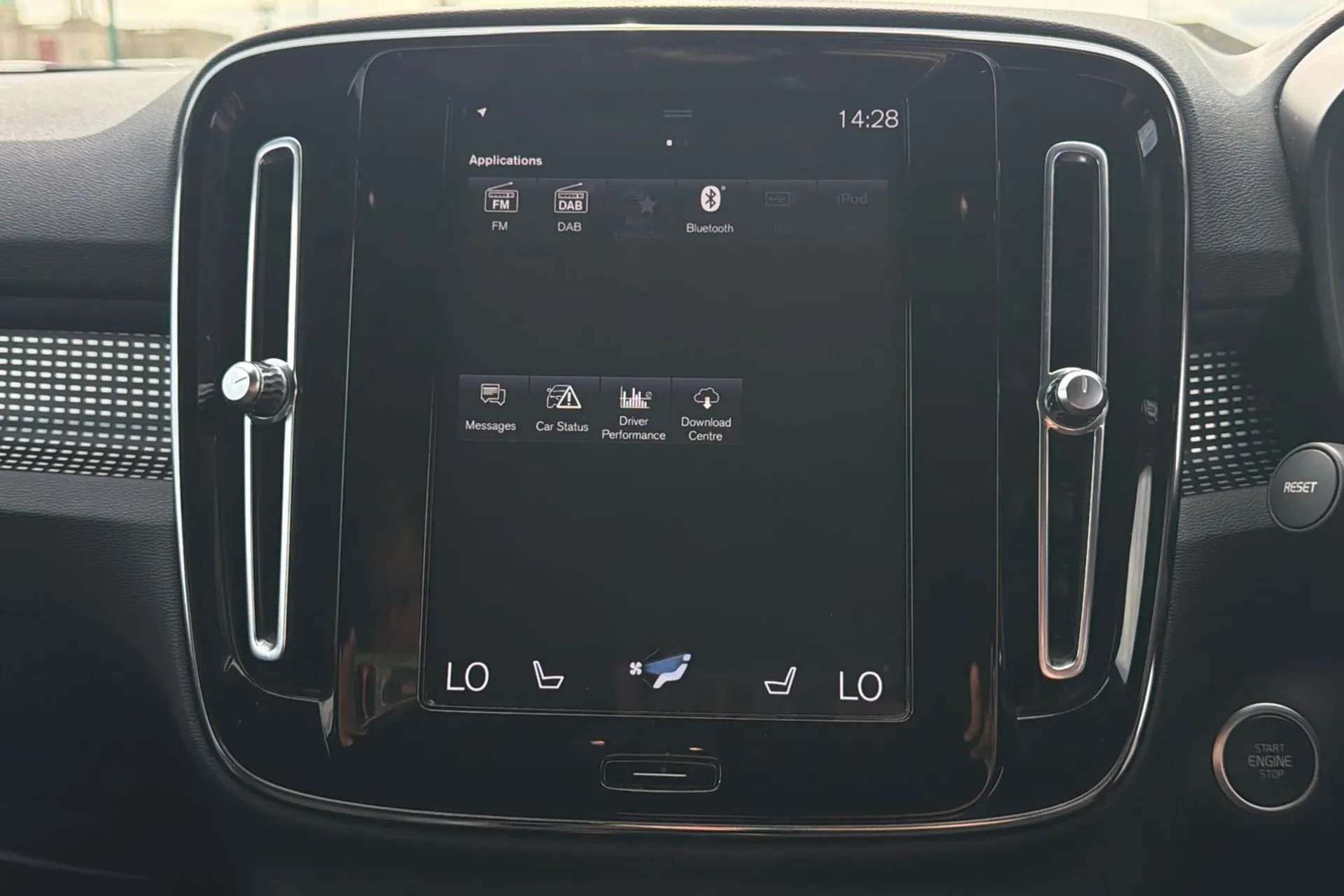 2022 VOLVO XC40 2022 VOLVO XC40