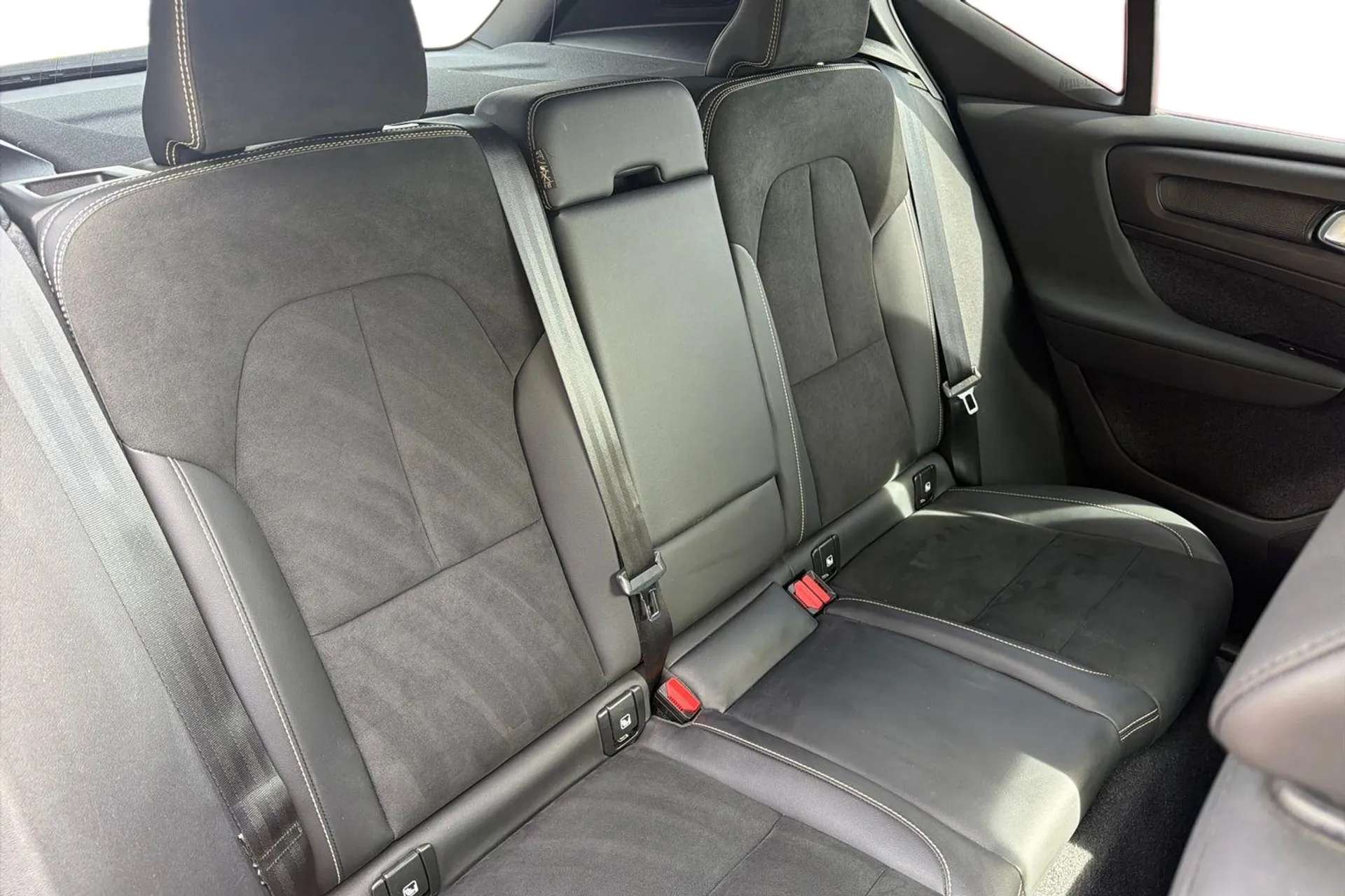 2022 VOLVO XC40 2022 VOLVO XC40