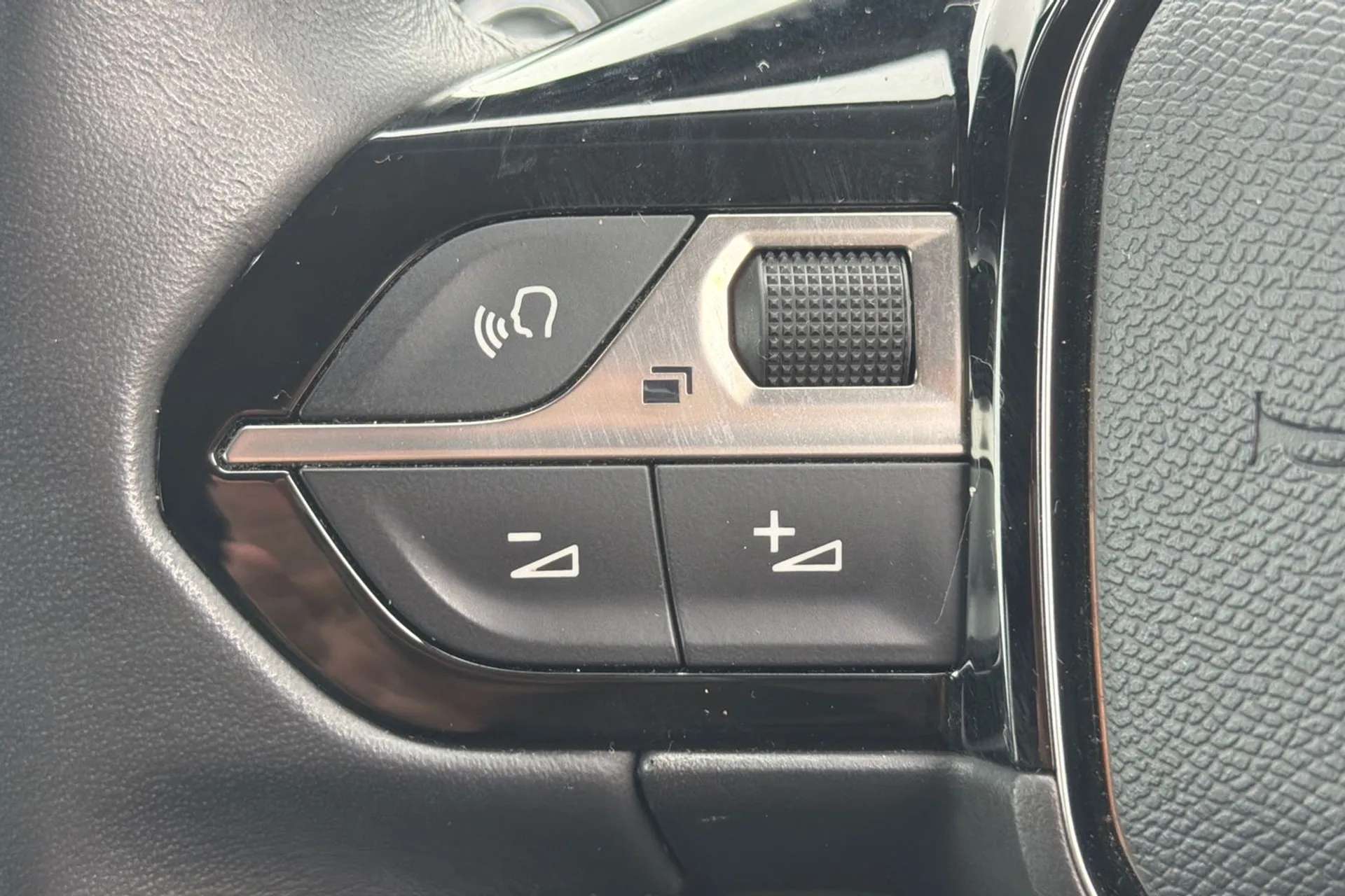 2021 PEUGEOT 2008 2021 PEUGEOT 2008