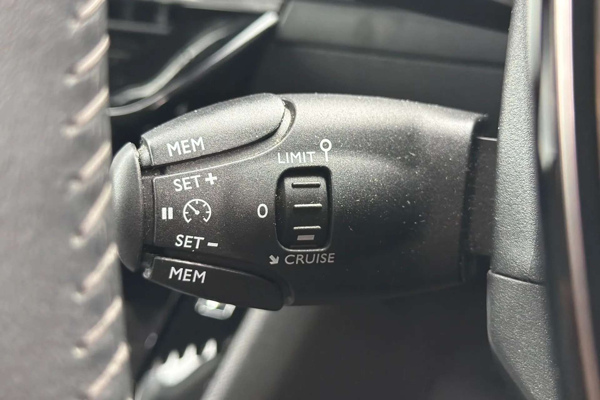 2021 PEUGEOT 2008 2021 PEUGEOT 2008