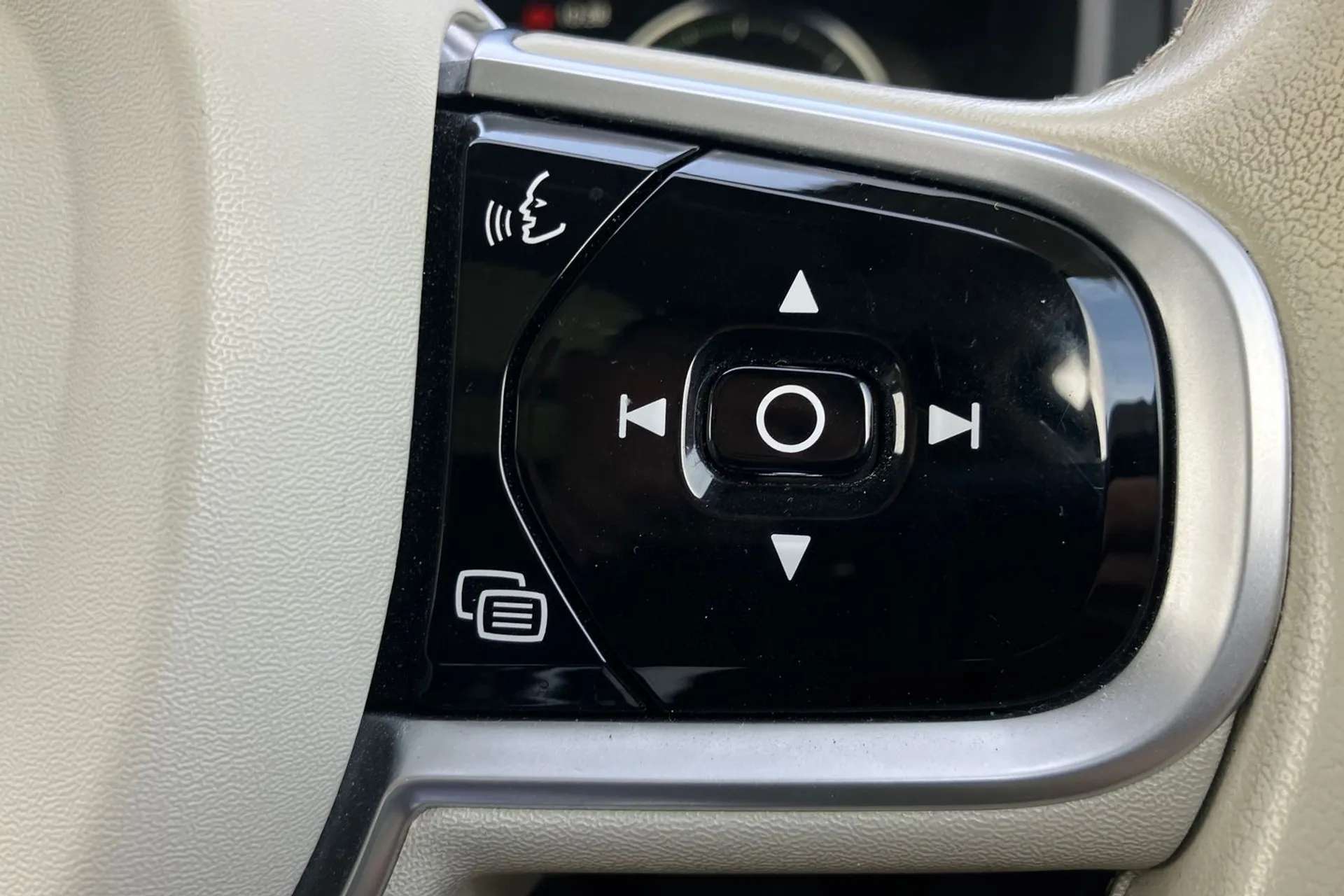 2019 VOLVO V90 2019 VOLVO V90