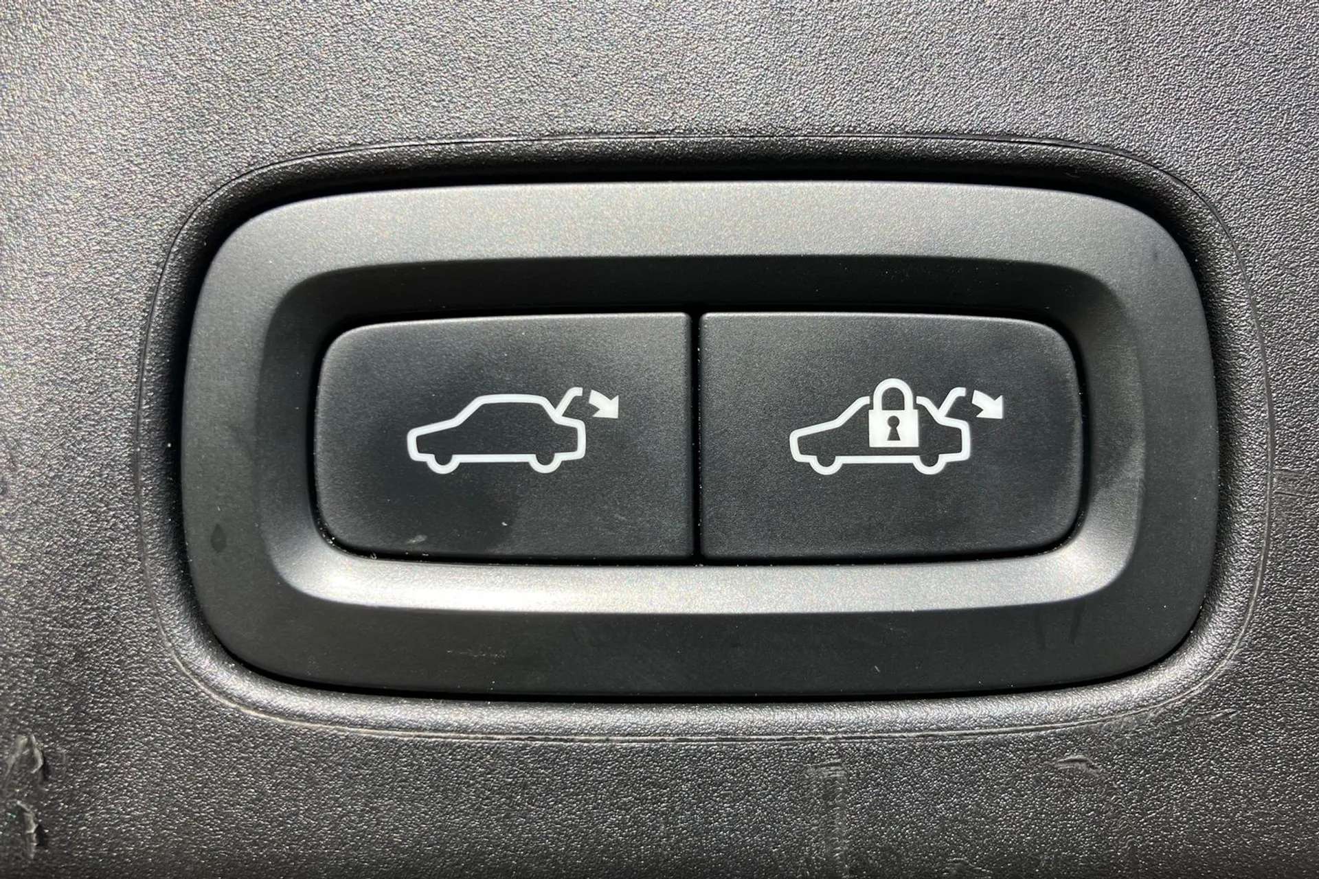 2019 VOLVO V90 2019 VOLVO V90