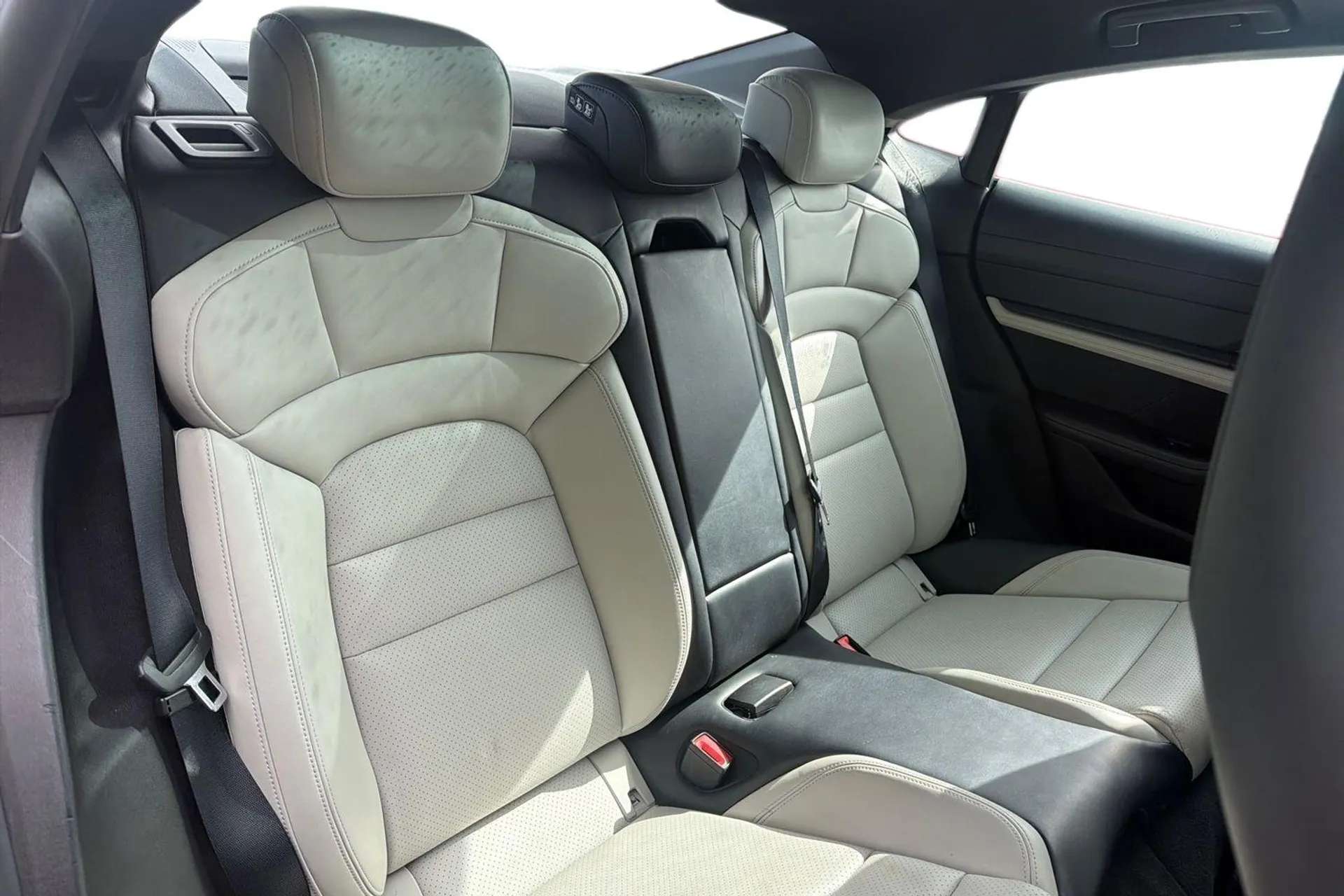 2022 PORSCHE TAYCAN 2022 PORSCHE TAYCAN