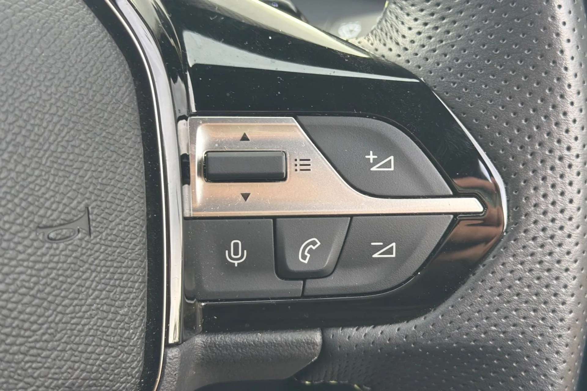 2024 PEUGEOT 408 2024 PEUGEOT 408