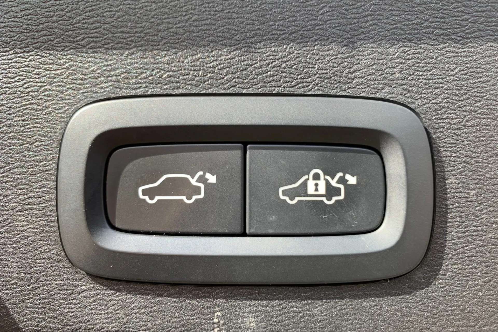 2022 VOLVO XC40 2022 VOLVO XC40