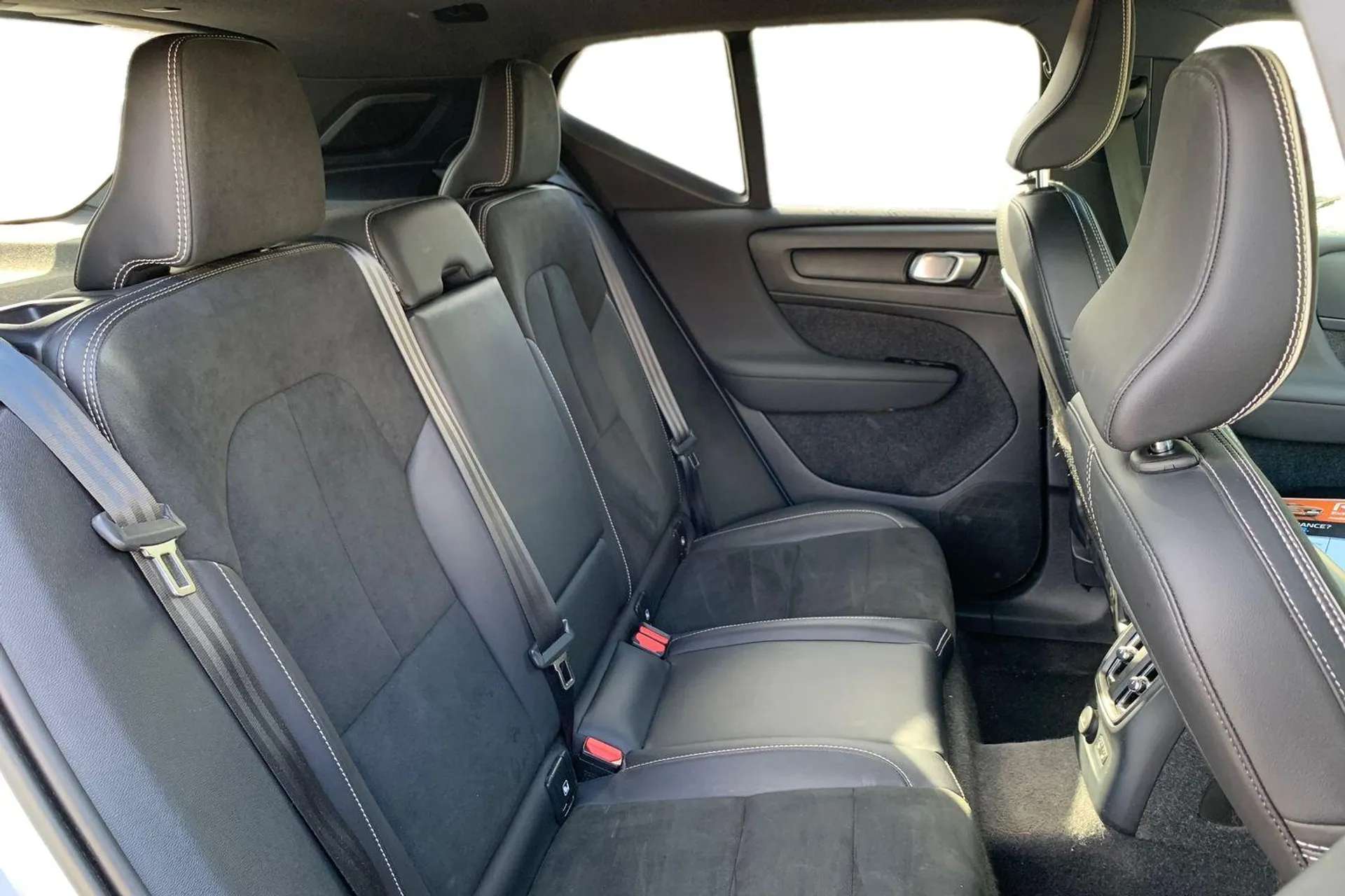2022 VOLVO XC40 2022 VOLVO XC40