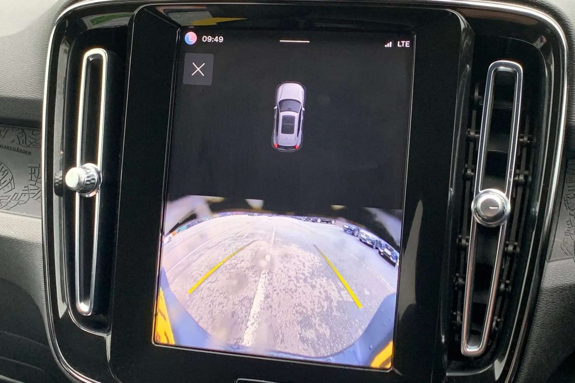 2023 VOLVO XC40 2023 VOLVO XC40