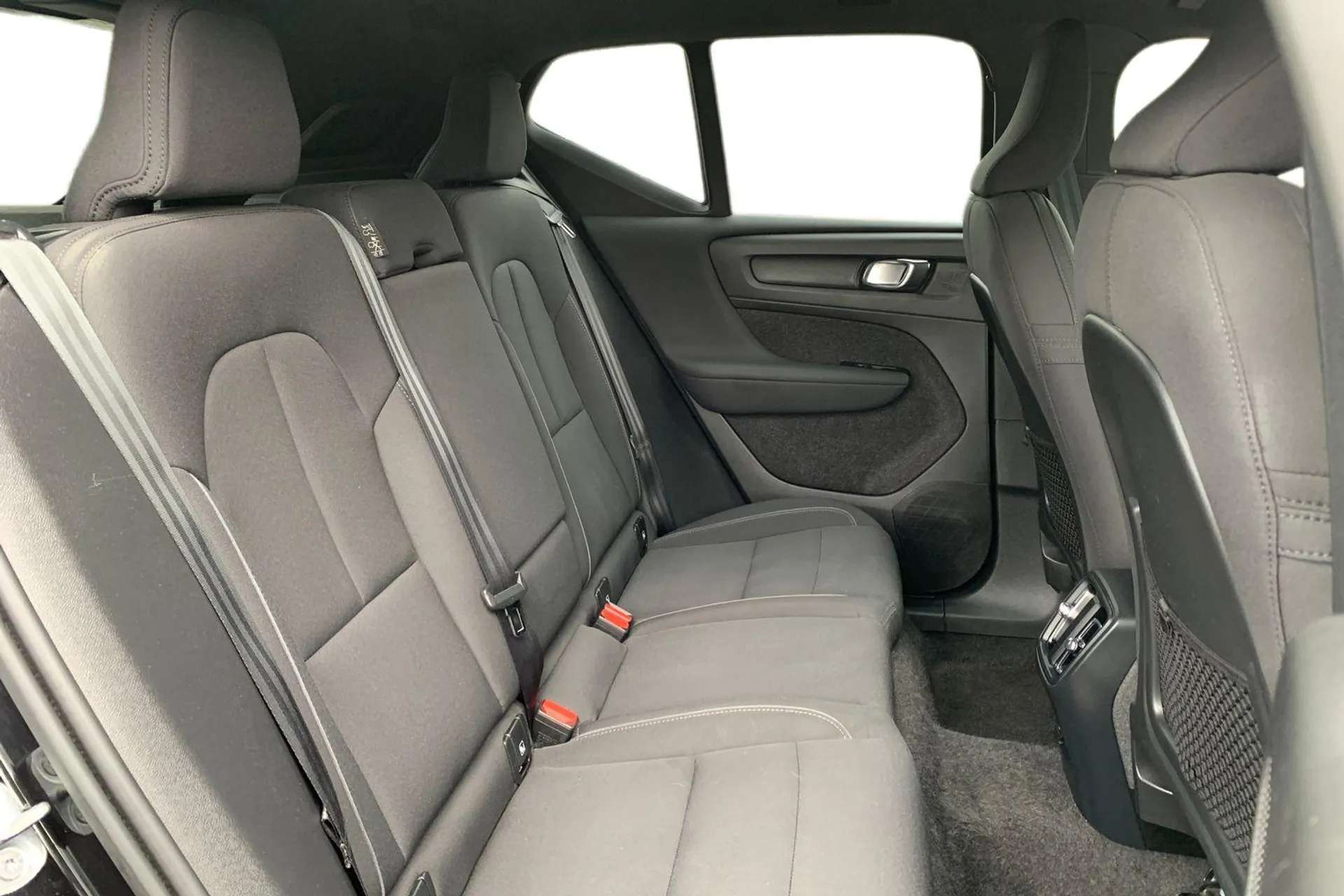 2023 VOLVO XC40 2023 VOLVO XC40