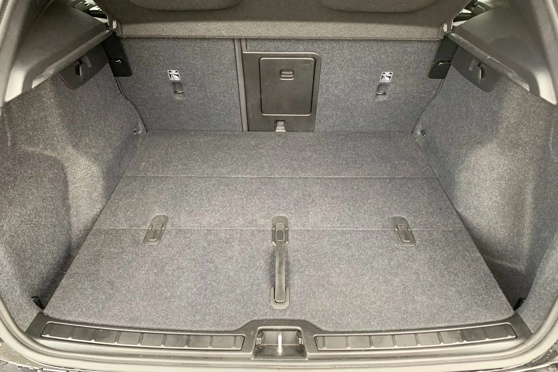 2023 VOLVO XC40 2023 VOLVO XC40