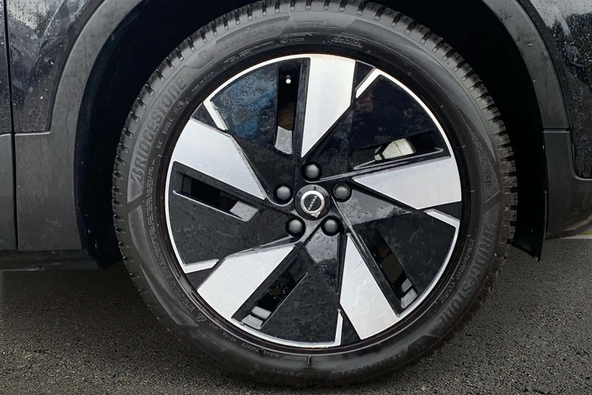 2023 VOLVO XC40 2023 VOLVO XC40