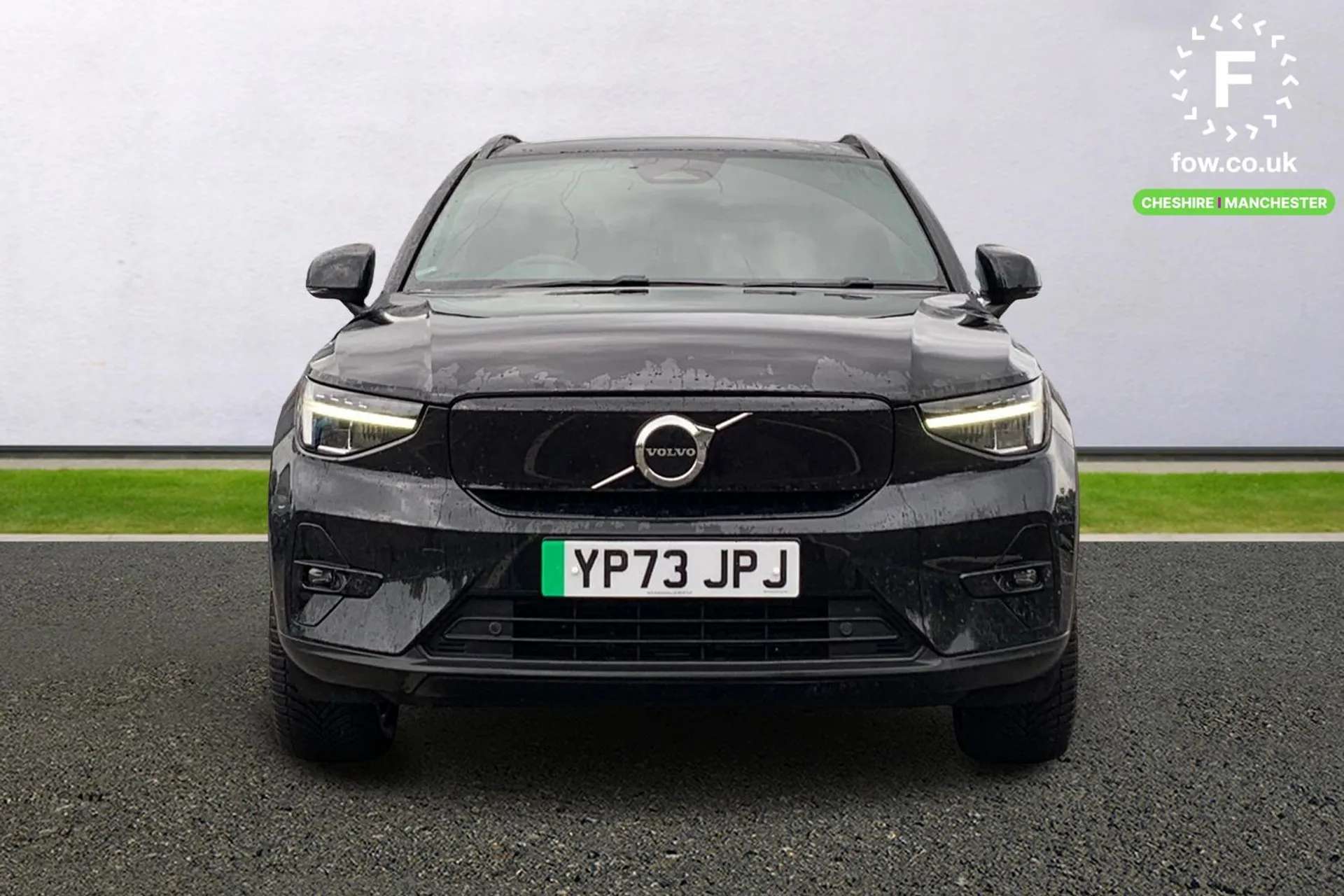 2023 VOLVO XC40 2023 VOLVO XC40