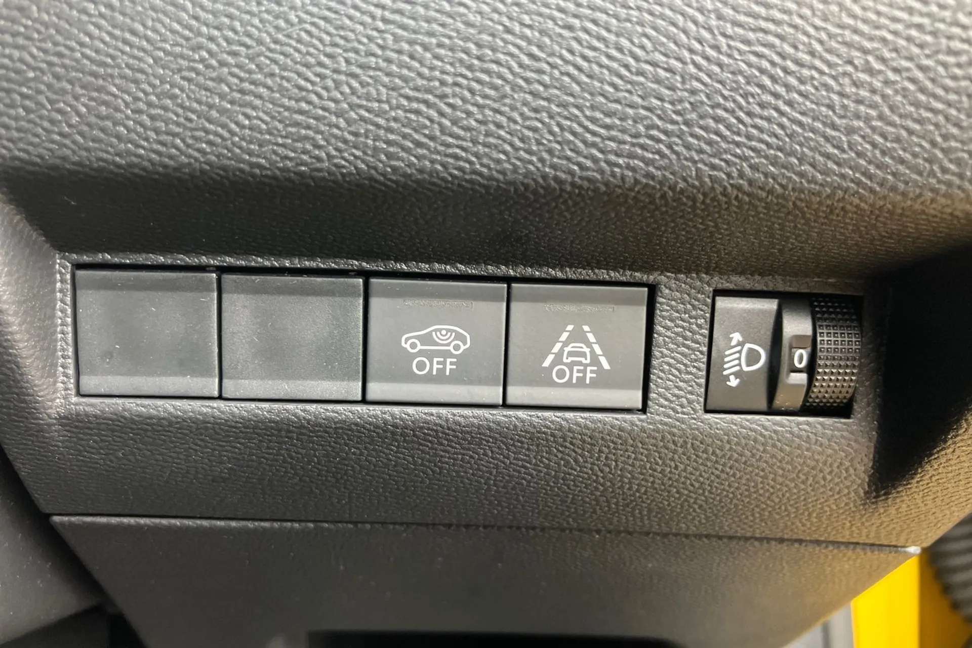 2021 PEUGEOT 208 2021 PEUGEOT 208