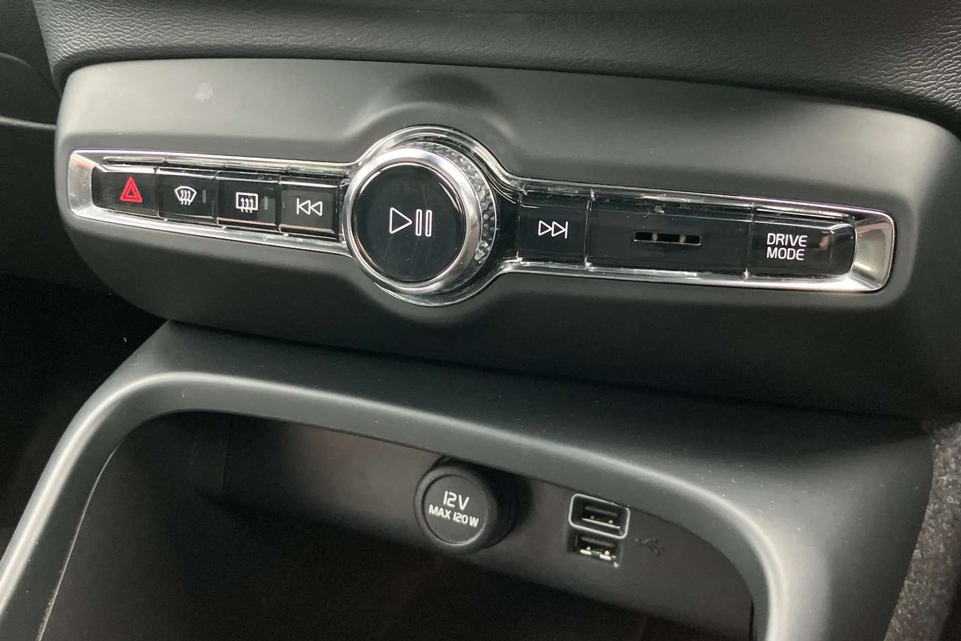 2021 VOLVO XC40 2021 VOLVO XC40