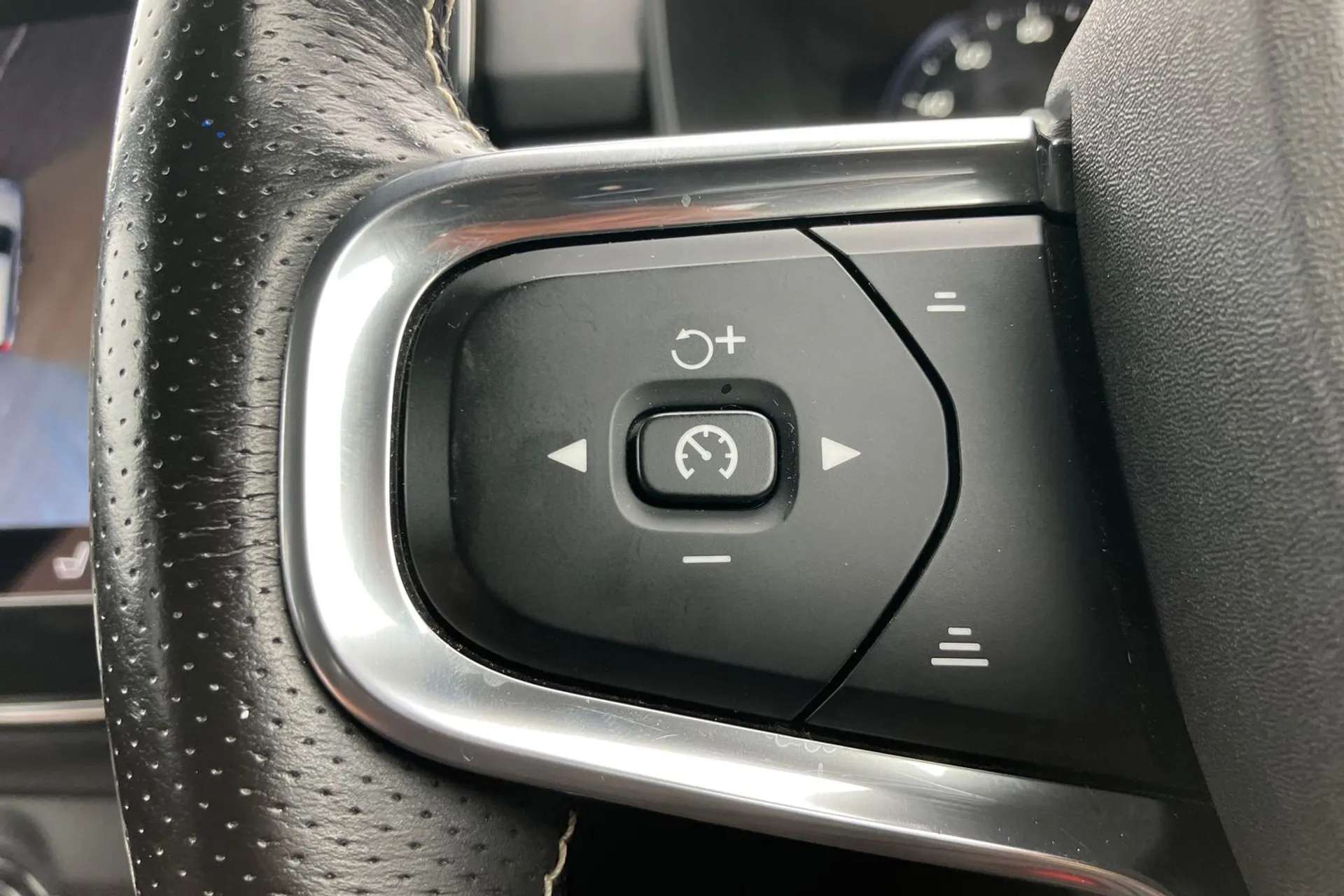 2021 VOLVO XC40 2021 VOLVO XC40