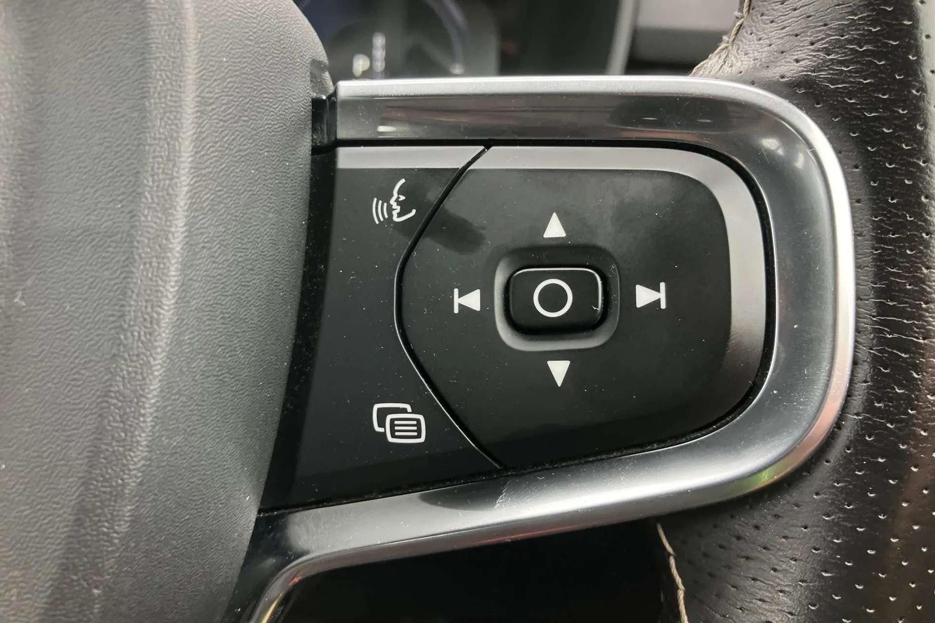 2021 VOLVO XC40 2021 VOLVO XC40