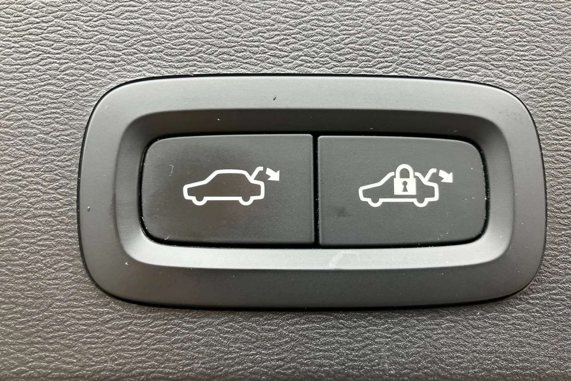 2021 VOLVO XC40 2021 VOLVO XC40