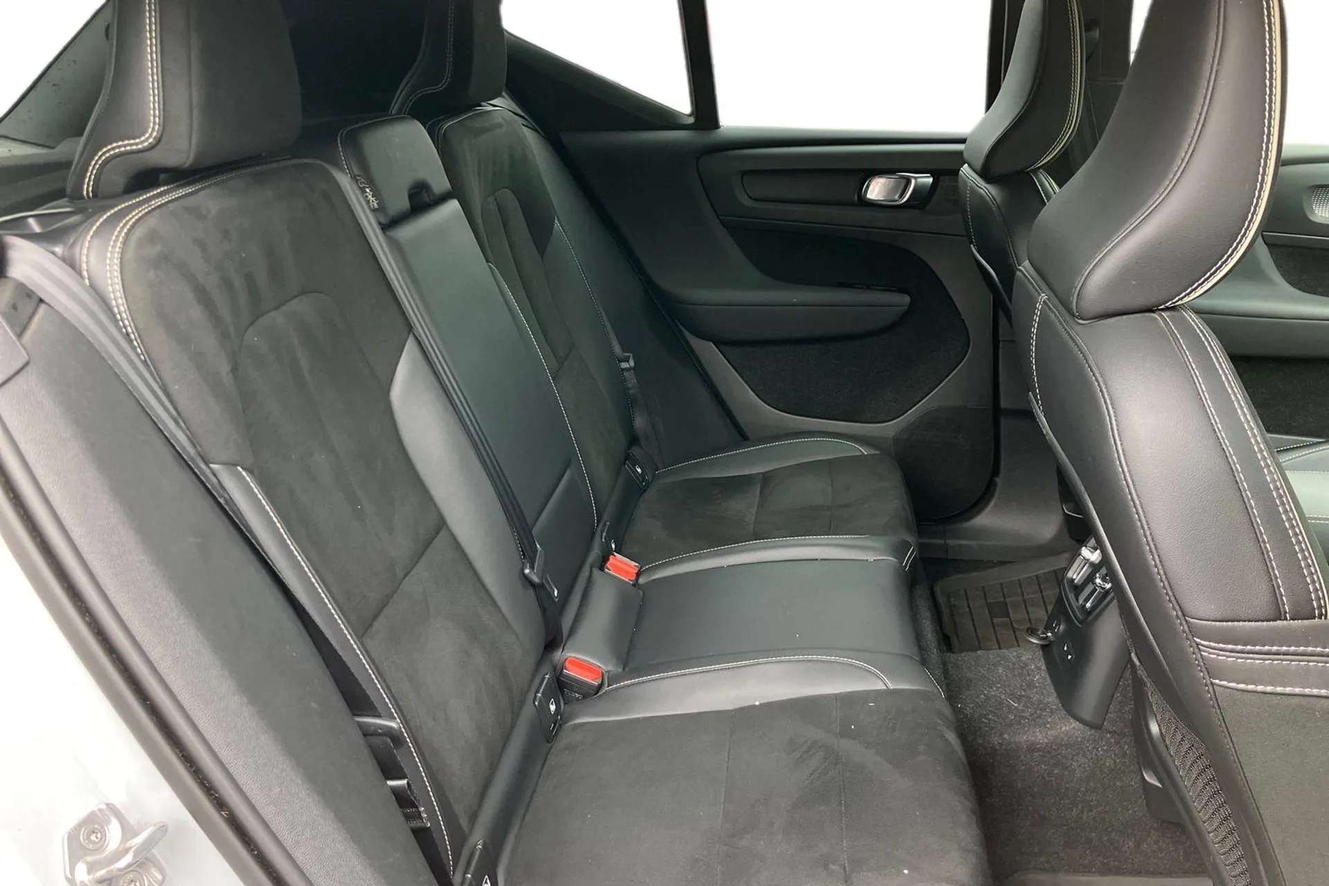 2021 VOLVO XC40 2021 VOLVO XC40