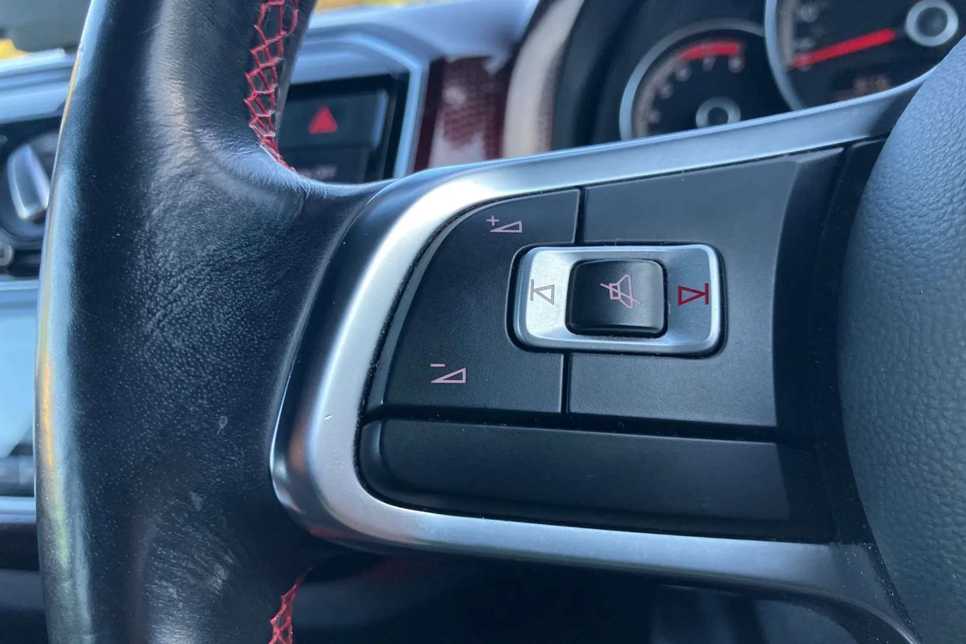 2021 VOLKSWAGEN UP 2021 VOLKSWAGEN UP