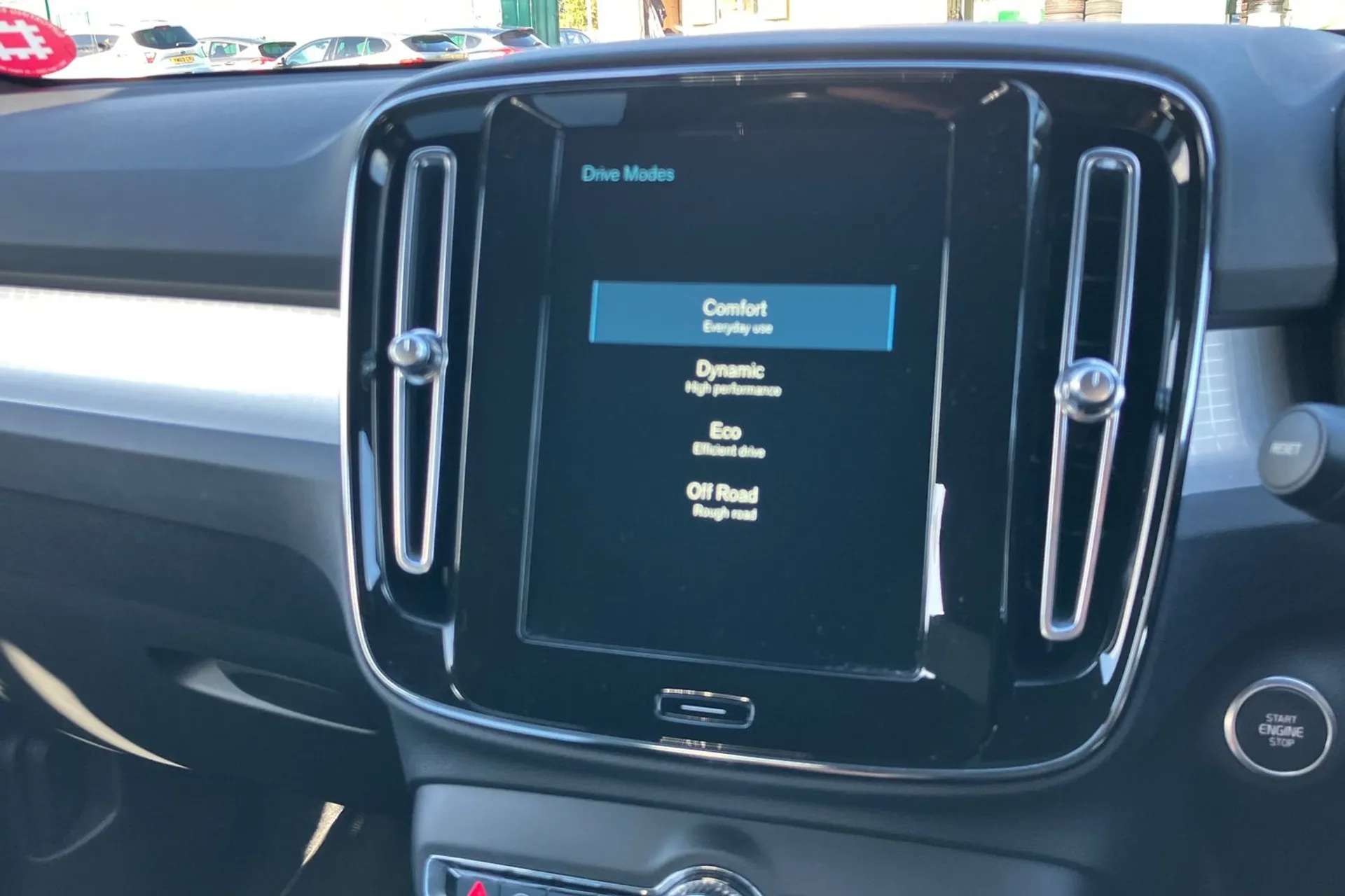 2020 VOLVO XC40 2020 VOLVO XC40