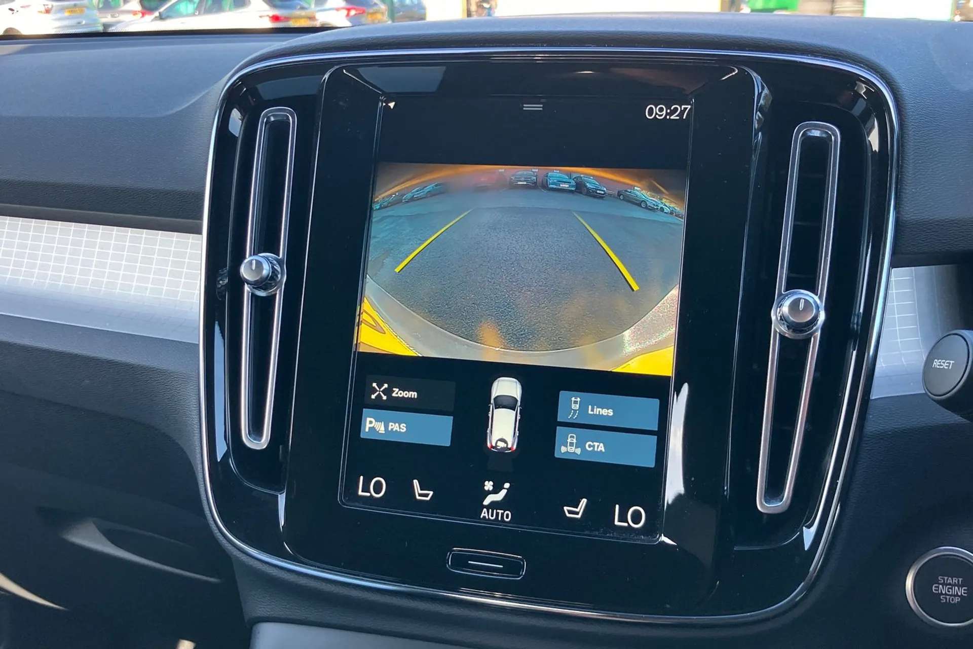 2020 VOLVO XC40 2020 VOLVO XC40