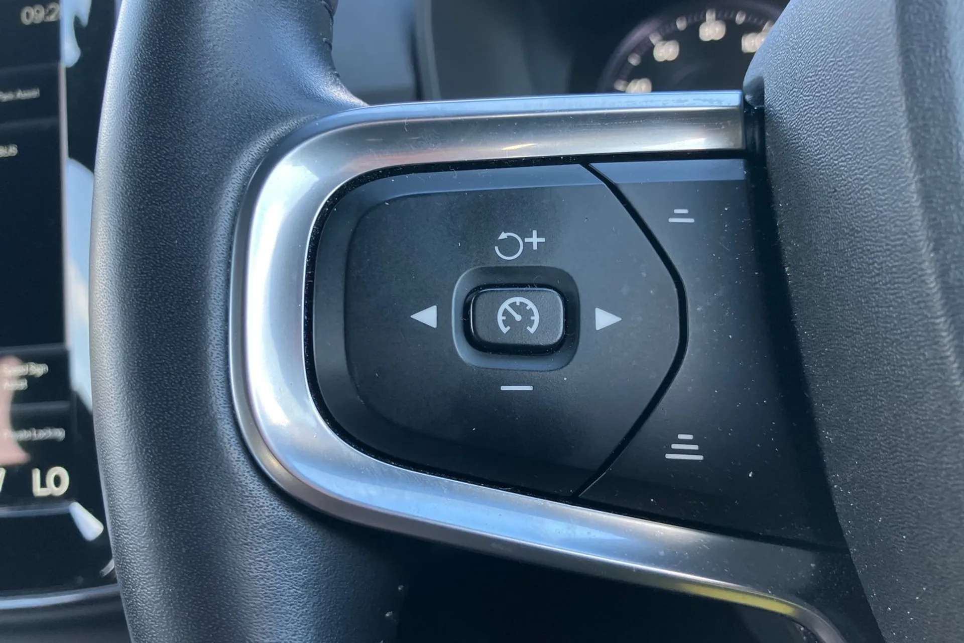 2020 VOLVO XC40 2020 VOLVO XC40