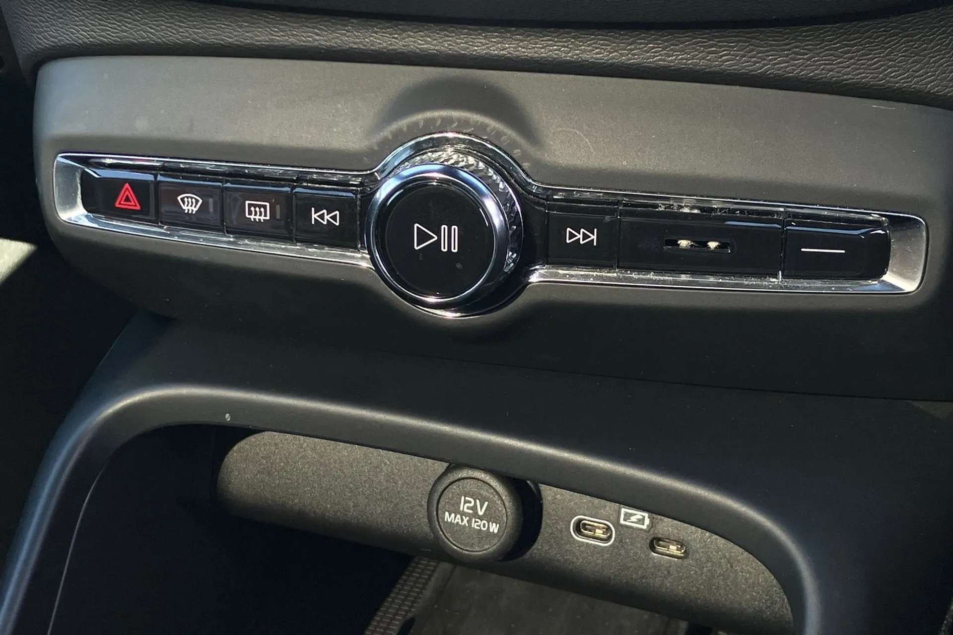 2022 VOLVO C40 2022 VOLVO C40