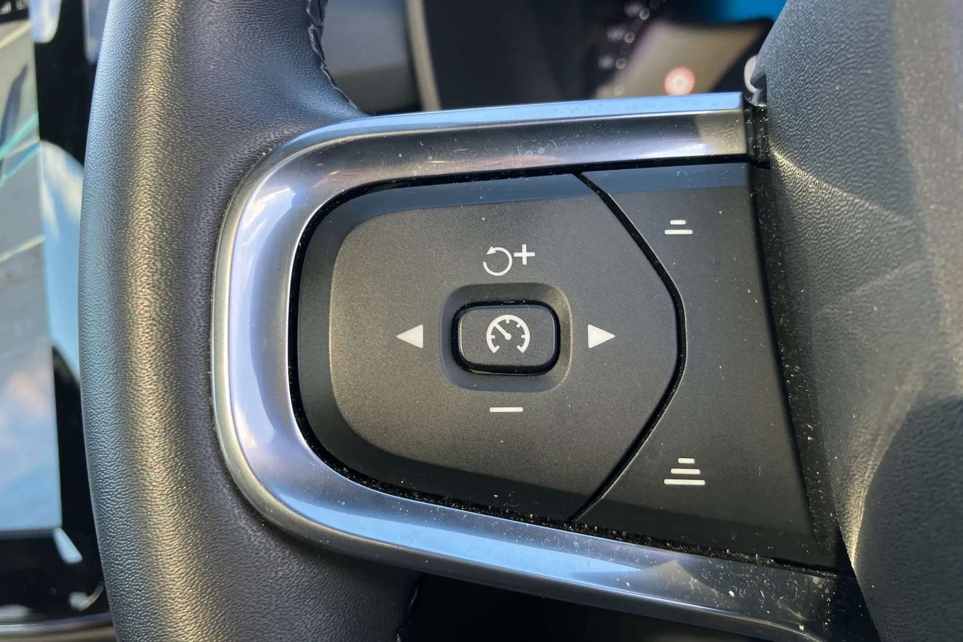 2022 VOLVO C40 2022 VOLVO C40