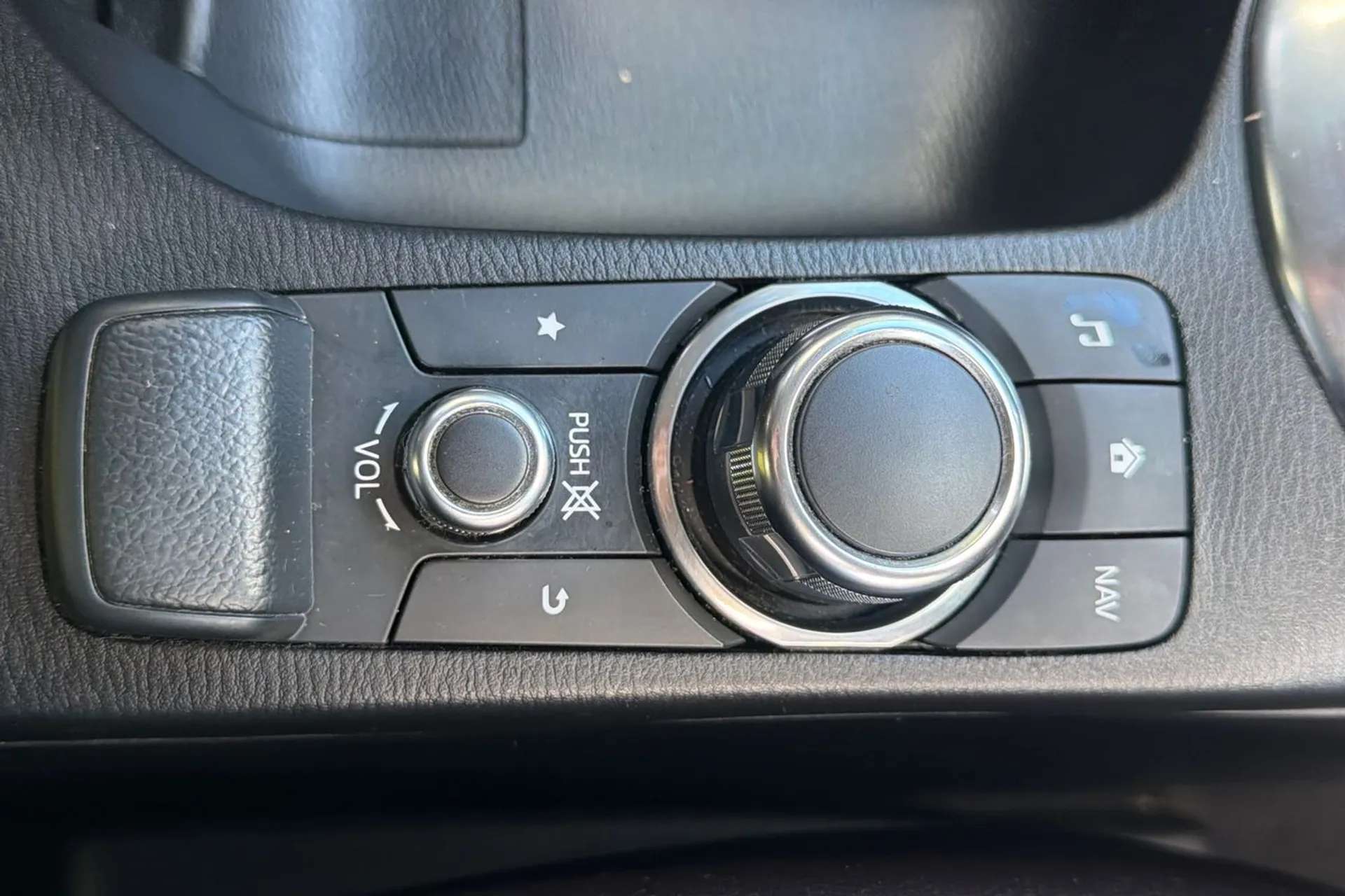 2017 MAZDA MAZDA2 2017 MAZDA MAZDA2
