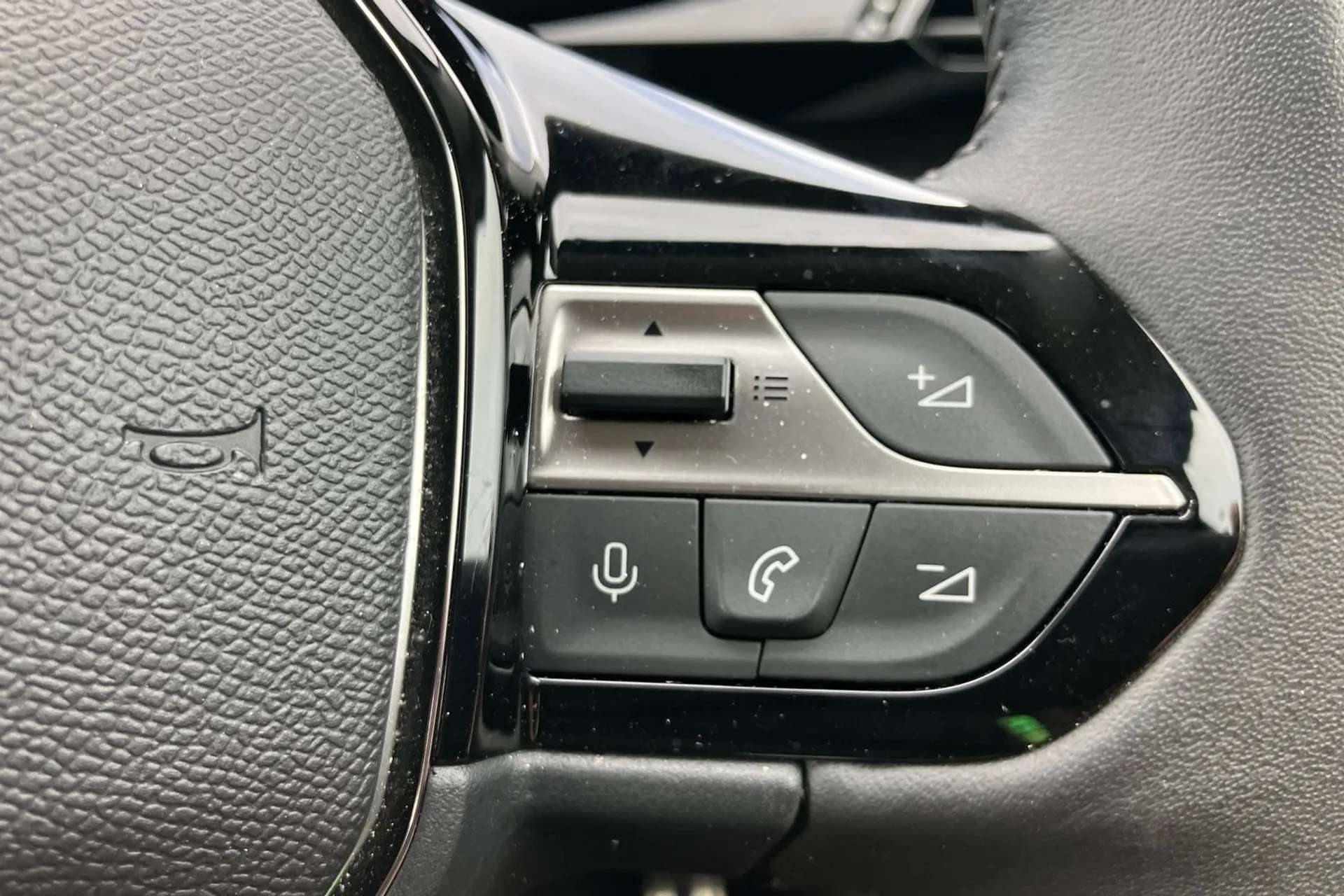 2023 PEUGEOT 408 2023 PEUGEOT 408