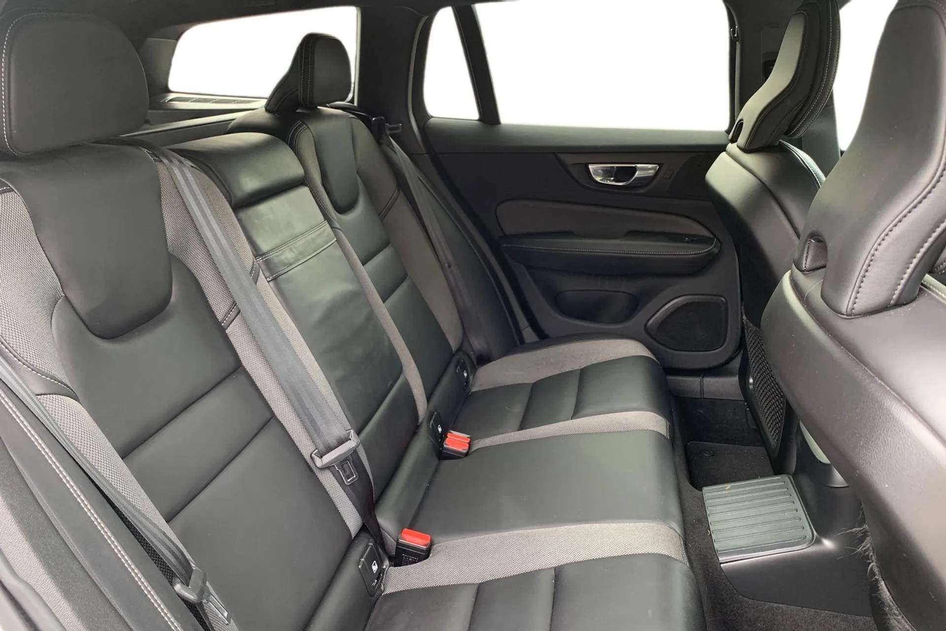 2021 VOLVO V60 2021 VOLVO V60
