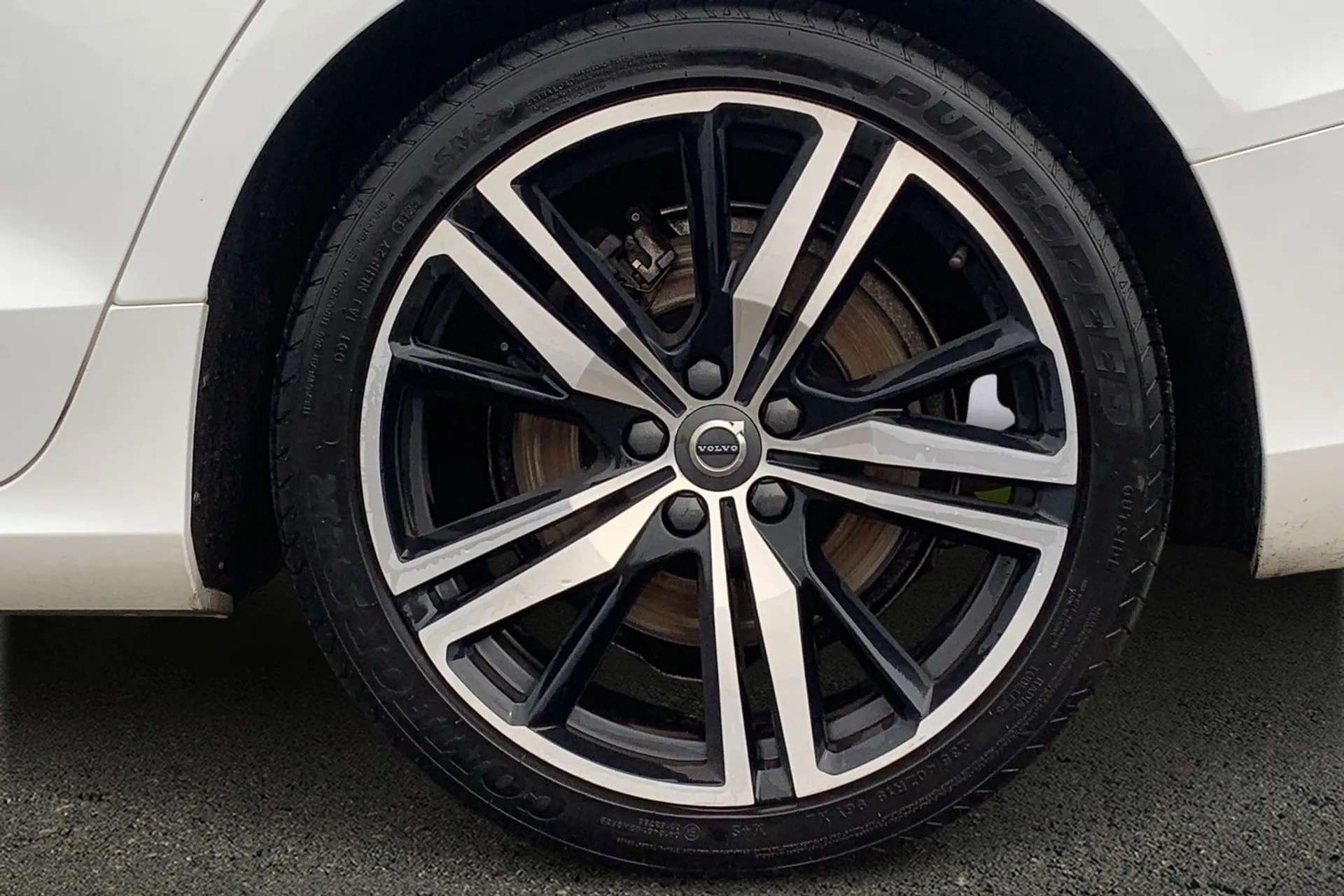 2021 VOLVO V60 2021 VOLVO V60